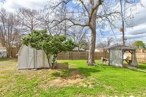 Single Family Residence For Rent in Tarrant County , 2422 Jewell Drive, Arlington, Texas 76016, 3 Bedroom, 2 Bathroom, Garage spaces, 1,536 Sqft, built in 1964, mls#21405716, Real Estate Agent in Arlington, Homes For Rent in Tarrant county, Homes For Rent in Arlington, Realtor in Arlington Texas, Real Estate Brokerage Independent Realty Texas, Luminita Cordes Realtor