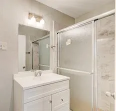 Single Family Residence For Rent in Tarrant County , 2422 Jewell Drive, Arlington, Texas 76016, 3 Bedroom, 2 Bathroom, Garage spaces, 1,536 Sqft, built in 1964, mls#21405716, Real Estate Agent in Arlington, Homes For Rent in Tarrant county, Homes For Rent in Arlington, Realtor in Arlington Texas, Real Estate Brokerage Independent Realty Texas, Luminita Cordes Realtor