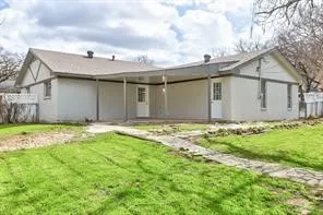 Single Family Residence For Rent in Tarrant County , 2422 Jewell Drive, Arlington, Texas 76016, 3 Bedroom, 2 Bathroom, Garage spaces, 1,536 Sqft, built in 1964, mls#21405716, Real Estate Agent in Arlington, Homes For Rent in Tarrant county, Homes For Rent in Arlington, Realtor in Arlington Texas, Real Estate Brokerage Independent Realty Texas, Luminita Cordes Realtor