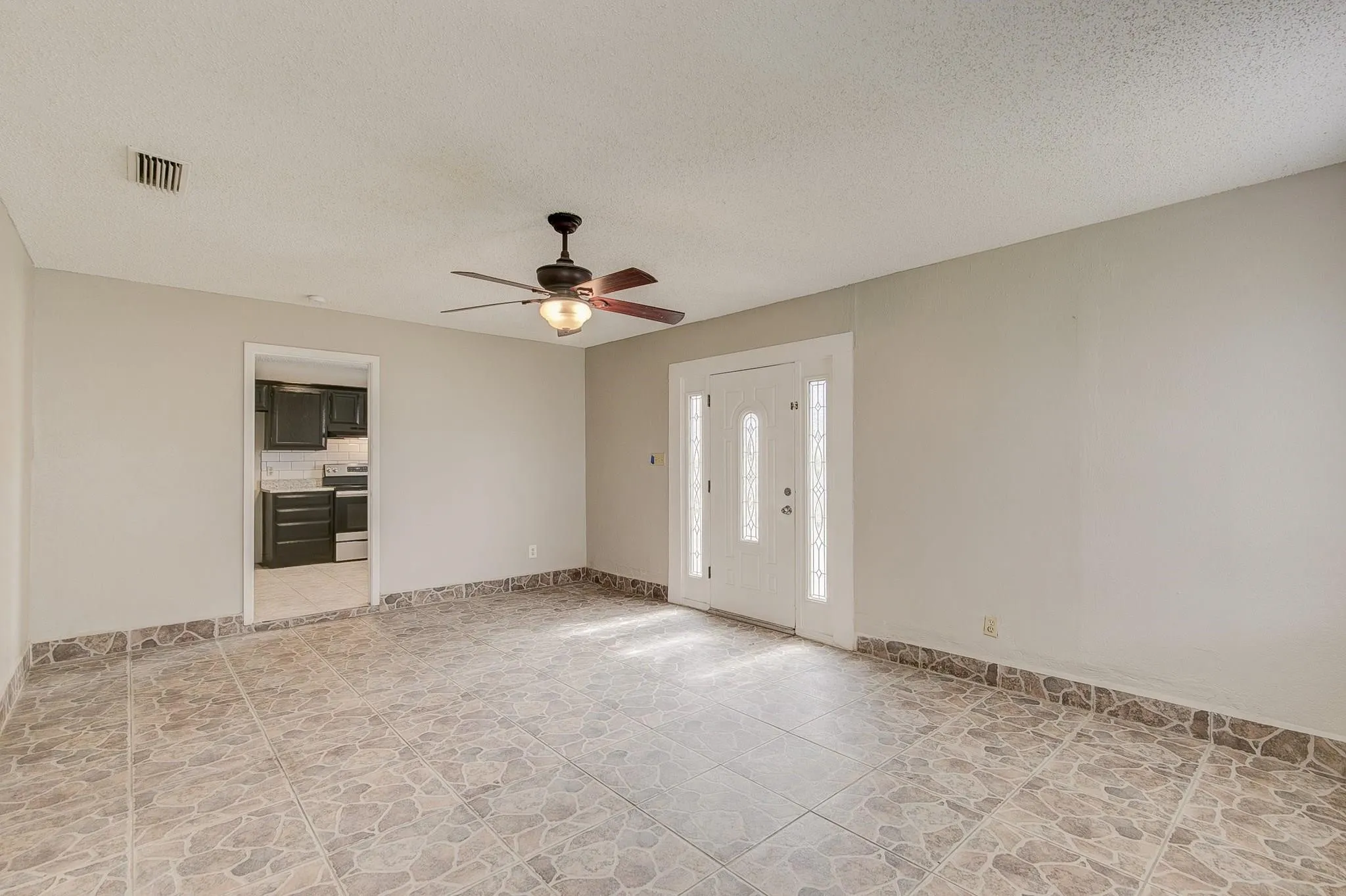 Single Family Residence For Rent in Tarrant County , 2422 Jewell Drive, Arlington, Texas 76016, 3 Bedroom, 2 Bathroom, Garage spaces, 1,536 Sqft, built in 1964, mls#21405716, Real Estate Agent in Arlington, Homes For Rent in Tarrant county, Homes For Rent in Arlington, Realtor in Arlington Texas, Real Estate Brokerage Independent Realty Texas, Luminita Cordes Realtor