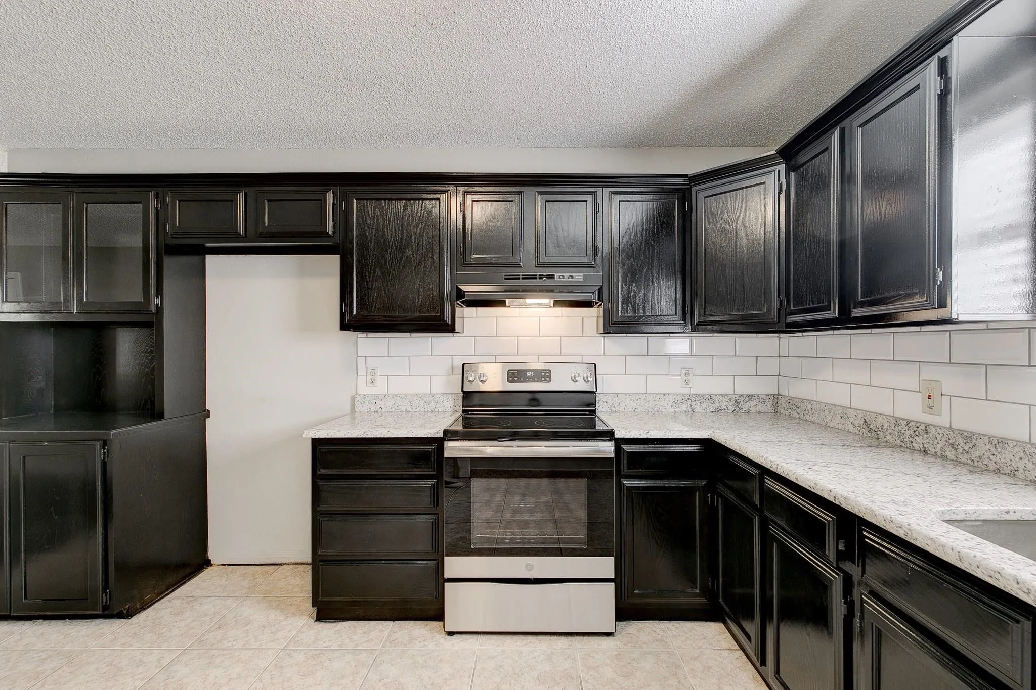 Single Family Residence For Rent in Tarrant County , 2422 Jewell Drive, Arlington, Texas 76016, 3 Bedroom, 2 Bathroom, Garage spaces, 1,536 Sqft, built in 1964, mls#21405716, Real Estate Agent in Arlington, Homes For Rent in Tarrant county, Homes For Rent in Arlington, Realtor in Arlington Texas, Real Estate Brokerage Independent Realty Texas, Luminita Cordes Realtor