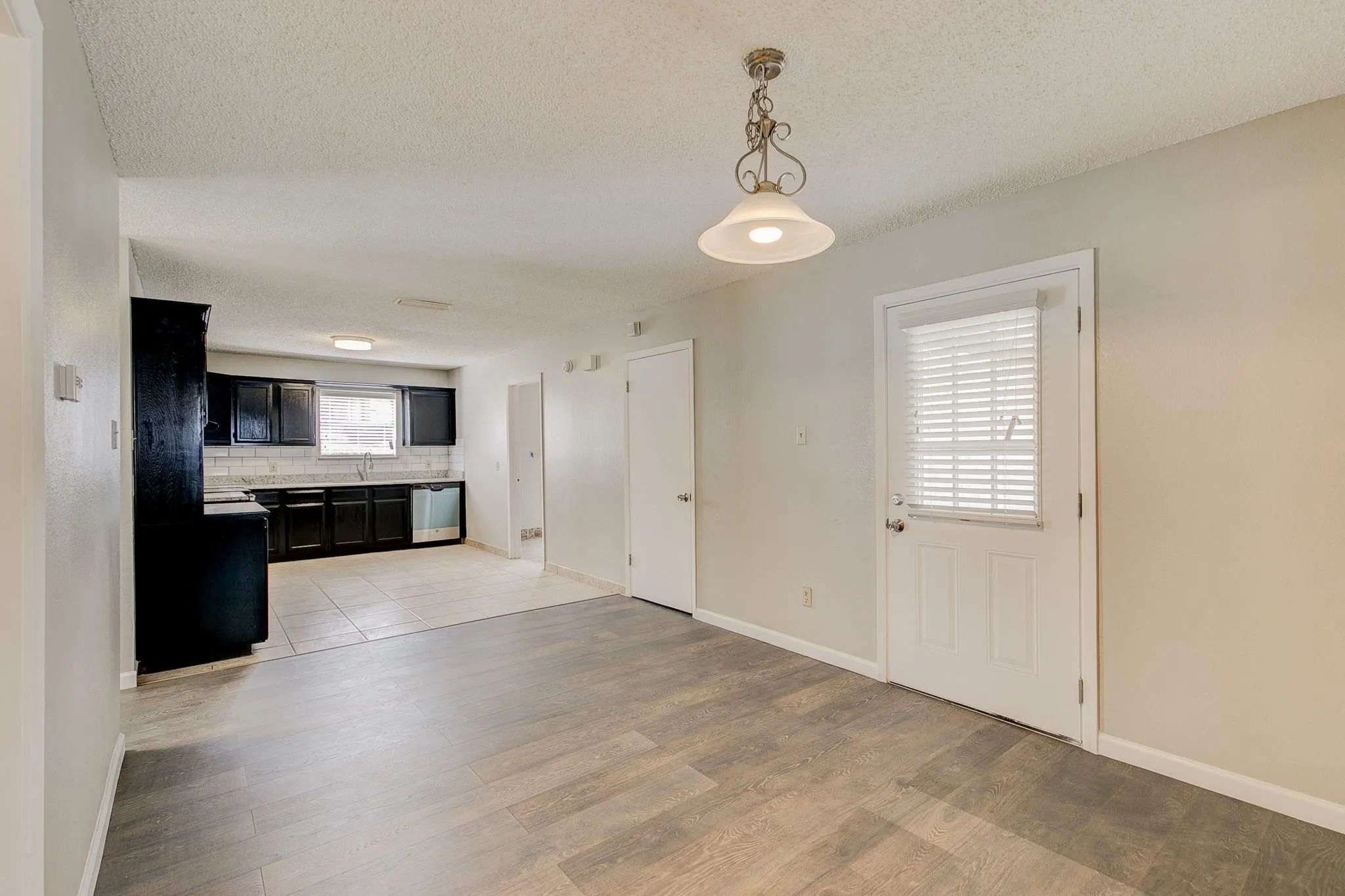 Single Family Residence For Rent in Tarrant County , 2422 Jewell Drive, Arlington, Texas 76016, 3 Bedroom, 2 Bathroom, Garage spaces, 1,536 Sqft, built in 1964, mls#21405716, Real Estate Agent in Arlington, Homes For Rent in Tarrant county, Homes For Rent in Arlington, Realtor in Arlington Texas, Real Estate Brokerage Independent Realty Texas, Luminita Cordes Realtor