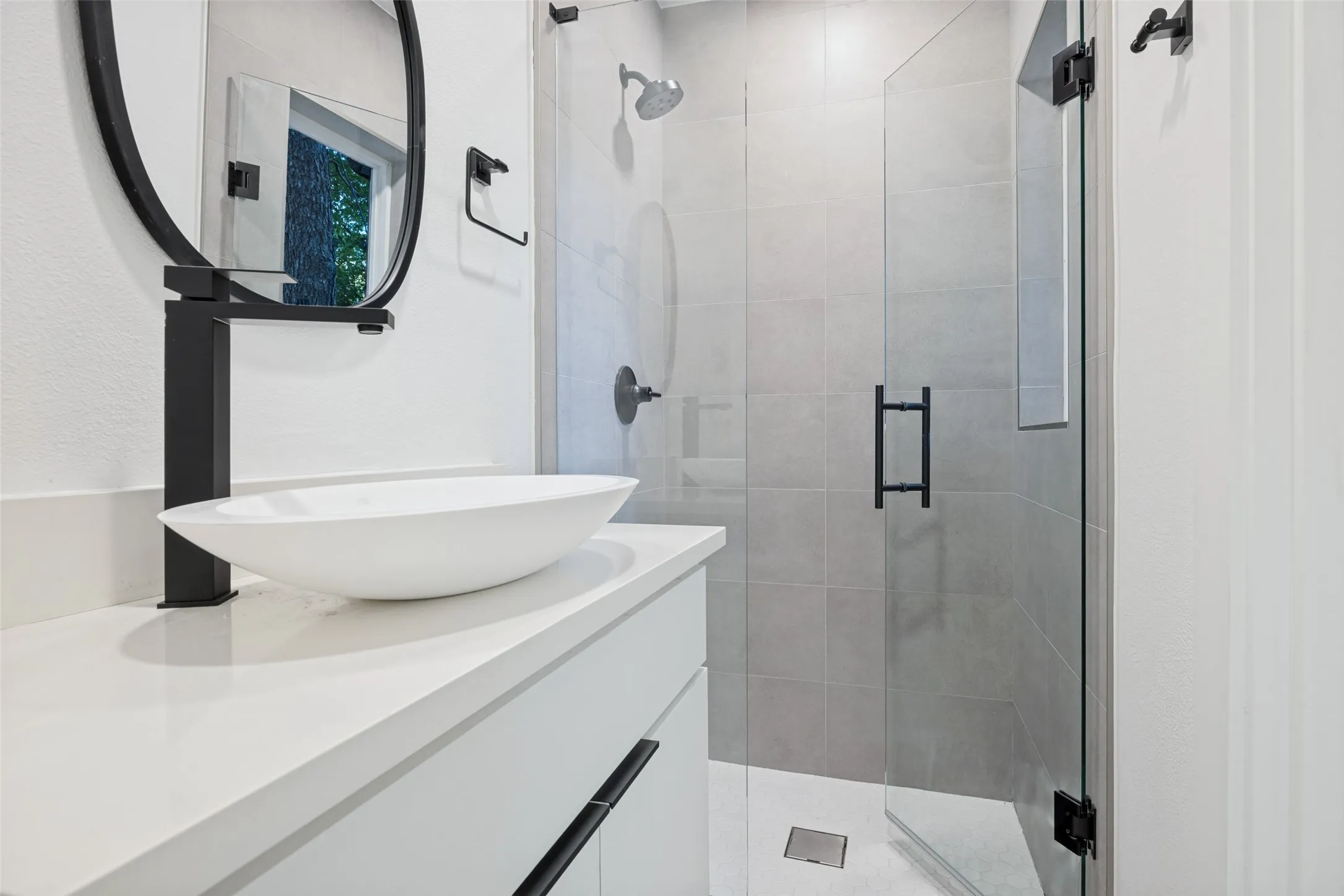 Ensuite Bathroom to 3rd Bedroom