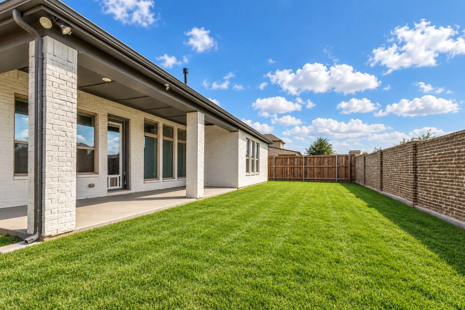 Single Family Residence For Sale in Johnson County , 1304 Brandenburg Street, Mansfield, Texas 76063, 4 Bedroom, 3 Bathroom, 2 Garage spaces, 2,548 Sqft, built in 2021, mls#21403326, Real Estate Agent in Mansfield, Homes For Sale in Johnson county, Homes For Sale in Mansfield, Realtor in Mansfield Texas, Real Estate Brokerage Independent Realty Texas, Luminita Cordes Realtor