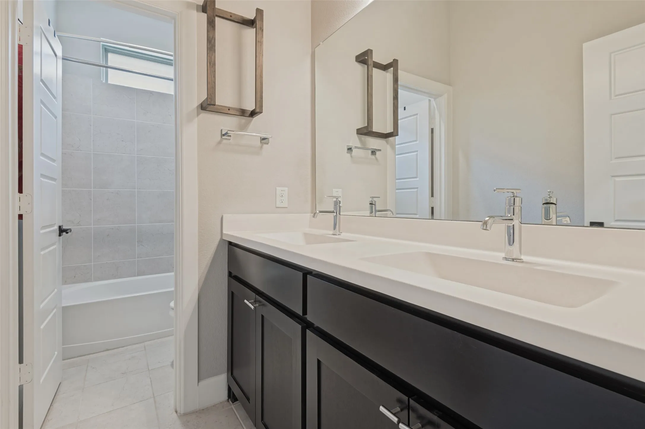 Single Family Residence For Sale in Johnson County , 1304 Brandenburg Street, Mansfield, Texas 76063, 4 Bedroom, 3 Bathroom, 2 Garage spaces, 2,548 Sqft, built in 2021, mls#21403326, Real Estate Agent in Mansfield, Homes For Sale in Johnson county, Homes For Sale in Mansfield, Realtor in Mansfield Texas, Real Estate Brokerage Independent Realty Texas, Luminita Cordes Realtor