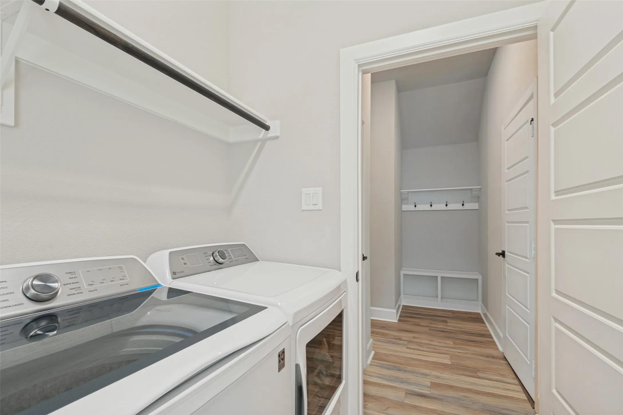 Single Family Residence For Sale in Johnson County , 1304 Brandenburg Street, Mansfield, Texas 76063, 4 Bedroom, 3 Bathroom, 2 Garage spaces, 2,548 Sqft, built in 2021, mls#21403326, Real Estate Agent in Mansfield, Homes For Sale in Johnson county, Homes For Sale in Mansfield, Realtor in Mansfield Texas, Real Estate Brokerage Independent Realty Texas, Luminita Cordes Realtor