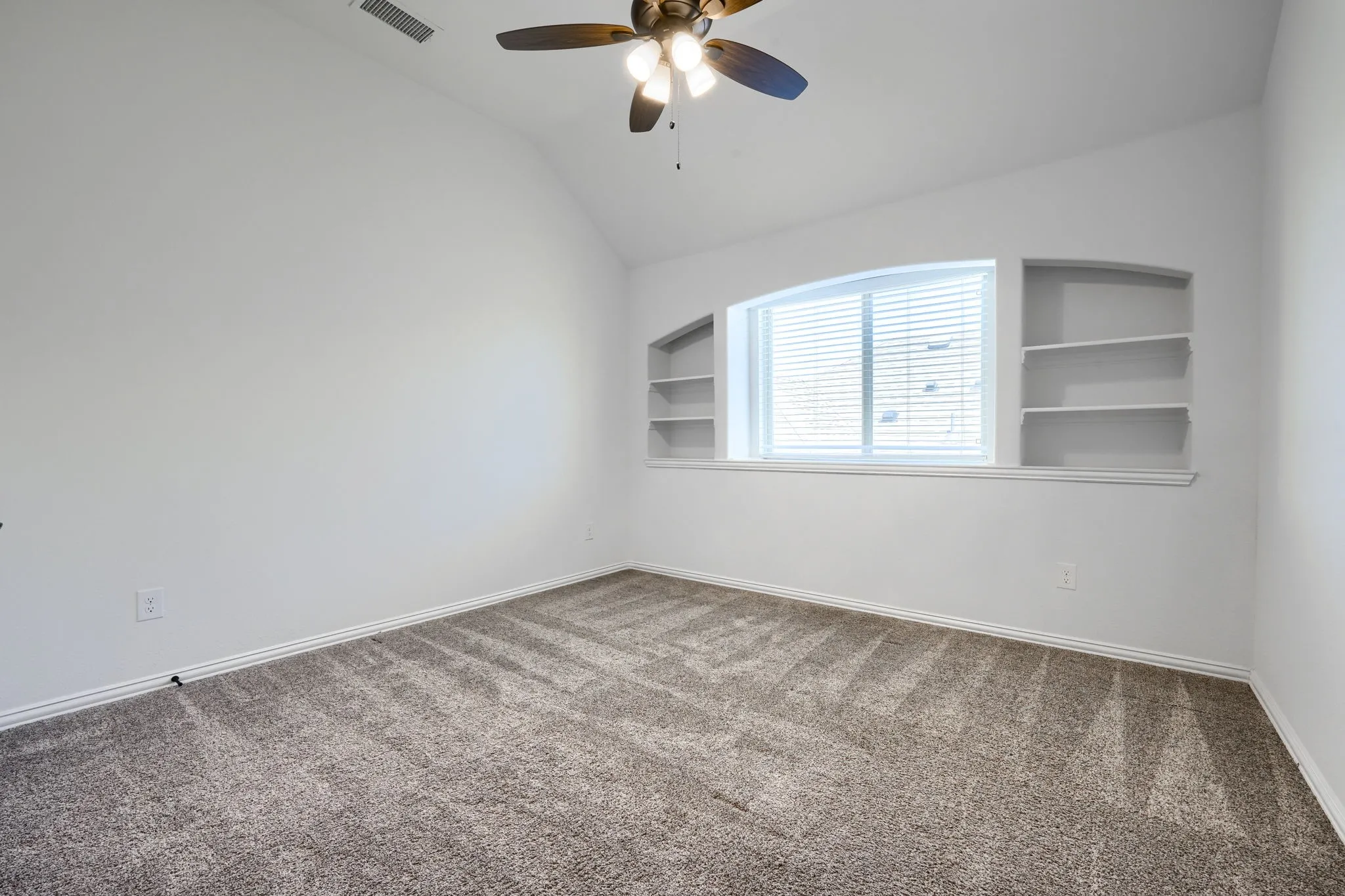 Single Family Residence For Rent in Denton County , 1312 Arrowwood Drive, Aubrey, Texas 76227, 4 Bedroom, 4 Bathroom, 2 Garage spaces, 3,106 Sqft, built in 2021, mls#21405725, Real Estate Agent in Aubrey, Homes For Rent in Denton county, Homes For Rent in Aubrey, Realtor in Aubrey Texas, Real Estate Brokerage Independent Realty Texas, Luminita Cordes Realtor