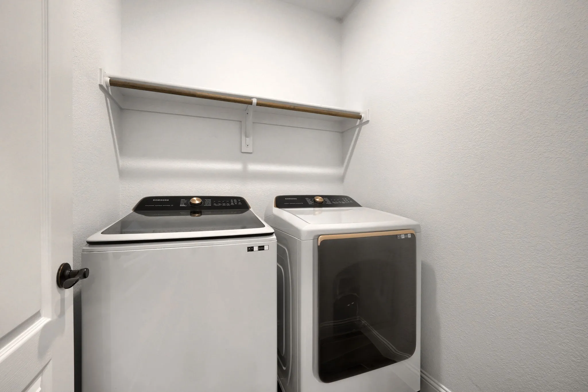 Single Family Residence For Rent in Denton County , 1312 Arrowwood Drive, Aubrey, Texas 76227, 4 Bedroom, 4 Bathroom, 2 Garage spaces, 3,106 Sqft, built in 2021, mls#21405725, Real Estate Agent in Aubrey, Homes For Rent in Denton county, Homes For Rent in Aubrey, Realtor in Aubrey Texas, Real Estate Brokerage Independent Realty Texas, Luminita Cordes Realtor
