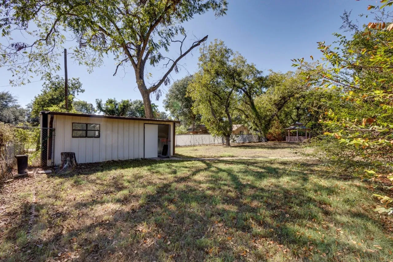 Single Family Residence For Sale in Kaufman County , 403 Johnson Street, Terrell, Texas 75160, 5 Bedroom, 4 Bathroom, 2 Garage spaces, 3,077 Sqft, built in 1975, mls#21405726, Real Estate Agent in Terrell, Homes For Sale in Kaufman county, Homes For Sale in Terrell, Realtor in Terrell Texas, Real Estate Brokerage Independent Realty Texas, Luminita Cordes Realtor