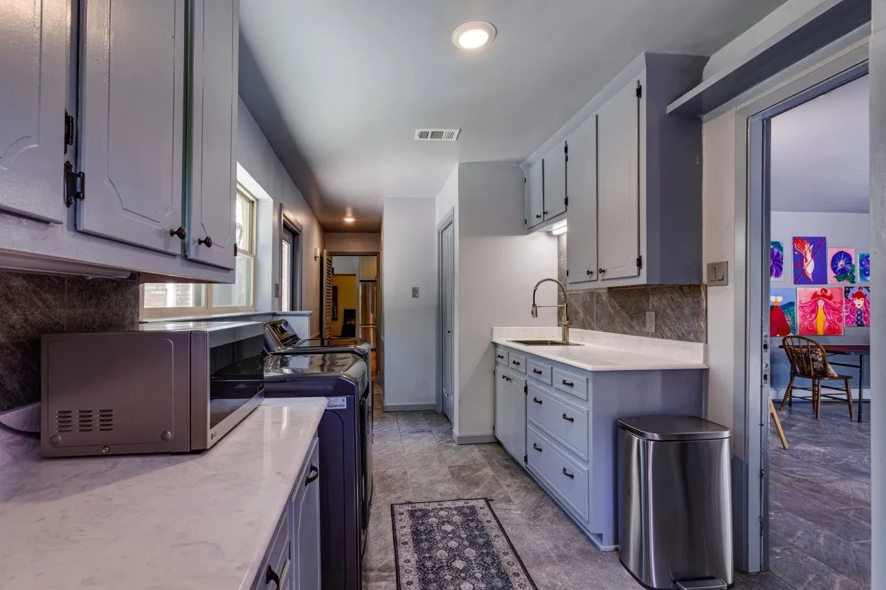 Single Family Residence For Sale in Kaufman County , 403 Johnson Street, Terrell, Texas 75160, 5 Bedroom, 4 Bathroom, 2 Garage spaces, 3,077 Sqft, built in 1975, mls#21405726, Real Estate Agent in Terrell, Homes For Sale in Kaufman county, Homes For Sale in Terrell, Realtor in Terrell Texas, Real Estate Brokerage Independent Realty Texas, Luminita Cordes Realtor