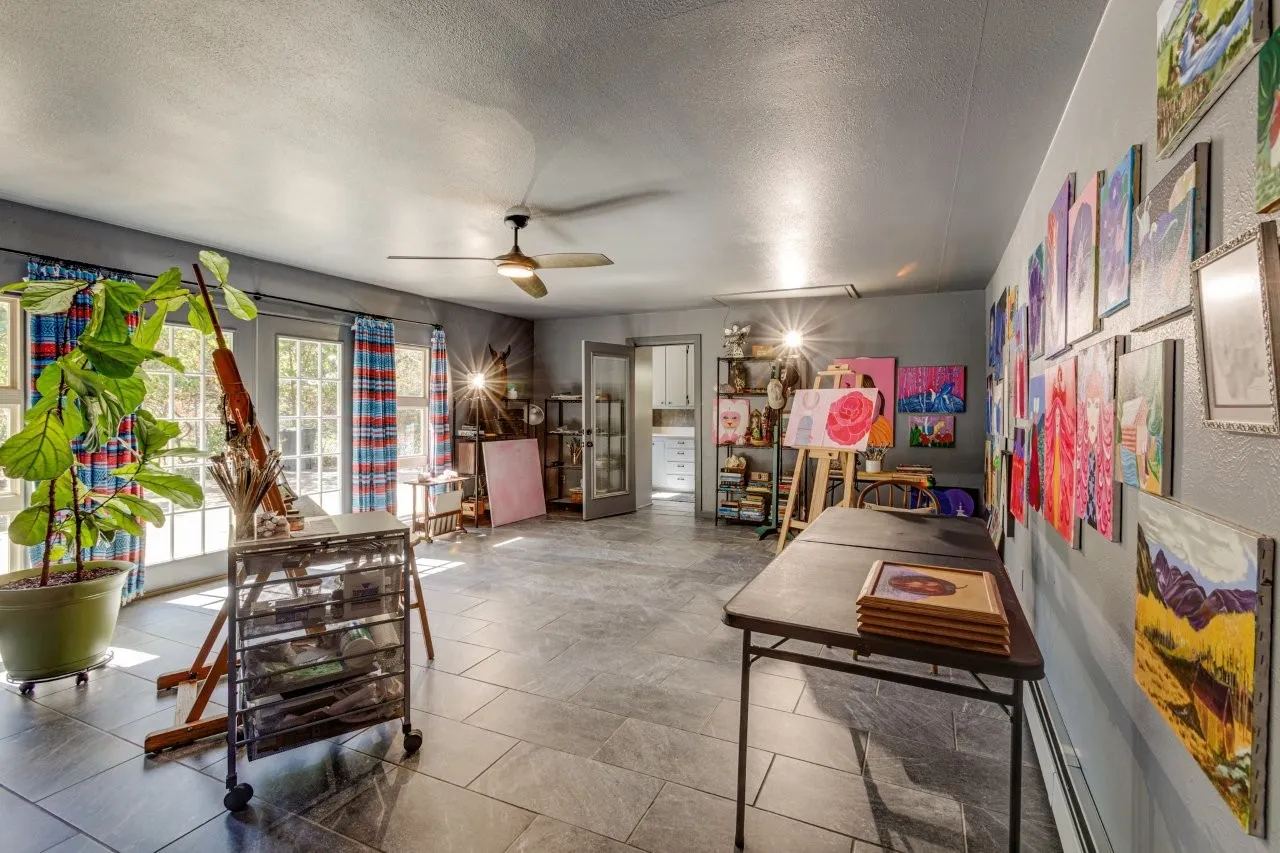 Single Family Residence For Sale in Kaufman County , 403 Johnson Street, Terrell, Texas 75160, 5 Bedroom, 4 Bathroom, 2 Garage spaces, 3,077 Sqft, built in 1975, mls#21405726, Real Estate Agent in Terrell, Homes For Sale in Kaufman county, Homes For Sale in Terrell, Realtor in Terrell Texas, Real Estate Brokerage Independent Realty Texas, Luminita Cordes Realtor