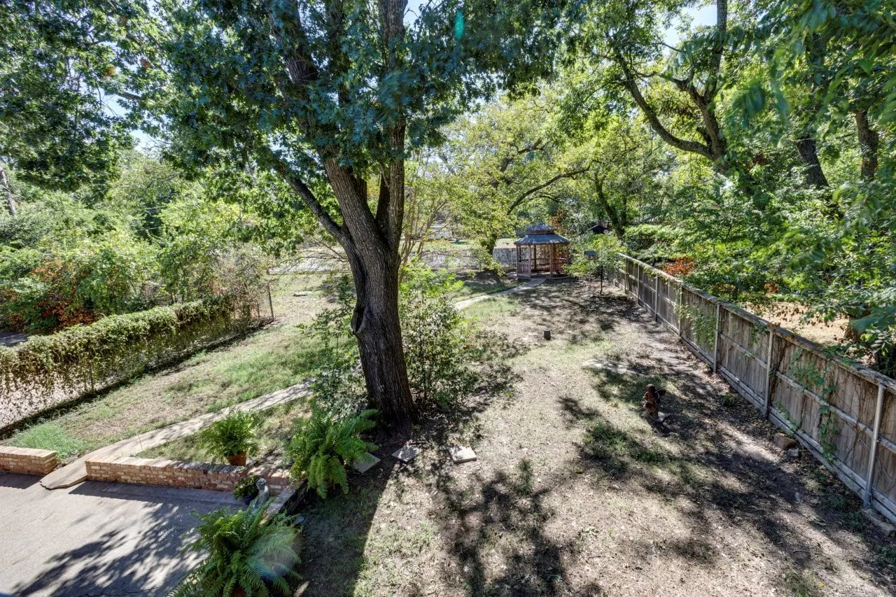 Single Family Residence For Sale in Kaufman County , 403 Johnson Street, Terrell, Texas 75160, 5 Bedroom, 4 Bathroom, 2 Garage spaces, 3,077 Sqft, built in 1975, mls#21405726, Real Estate Agent in Terrell, Homes For Sale in Kaufman county, Homes For Sale in Terrell, Realtor in Terrell Texas, Real Estate Brokerage Independent Realty Texas, Luminita Cordes Realtor