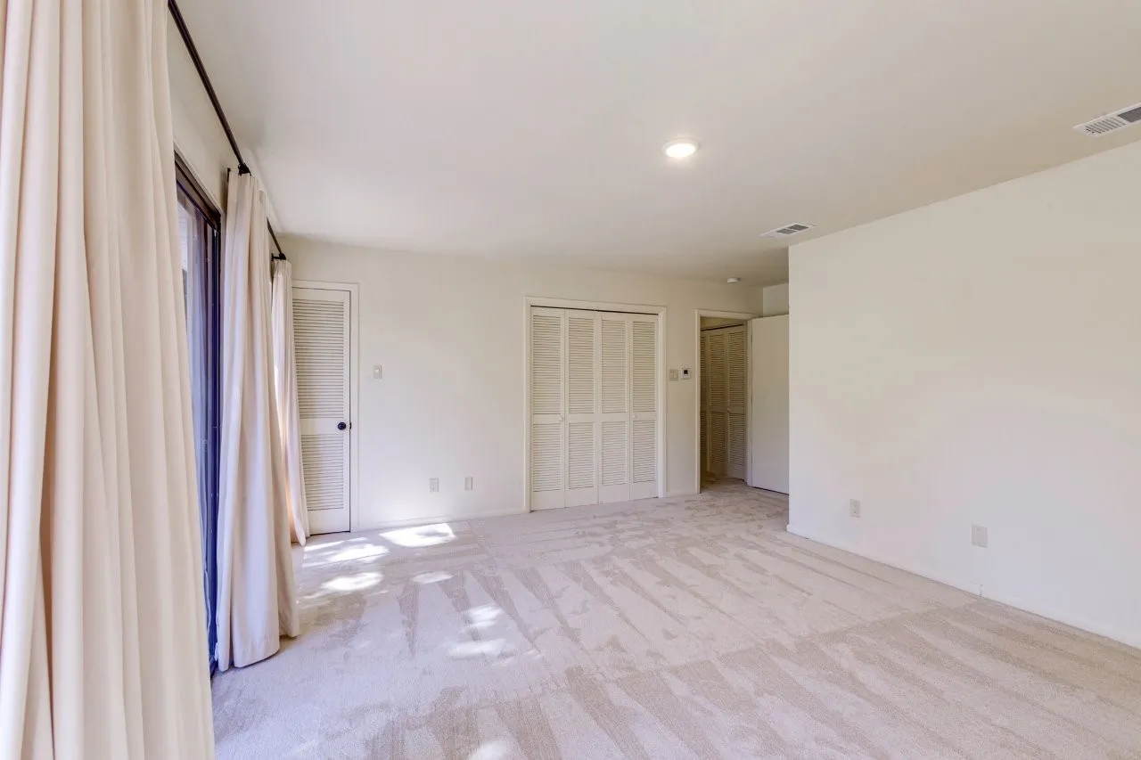 Single Family Residence For Sale in Kaufman County , 403 Johnson Street, Terrell, Texas 75160, 5 Bedroom, 4 Bathroom, 2 Garage spaces, 3,077 Sqft, built in 1975, mls#21405726, Real Estate Agent in Terrell, Homes For Sale in Kaufman county, Homes For Sale in Terrell, Realtor in Terrell Texas, Real Estate Brokerage Independent Realty Texas, Luminita Cordes Realtor