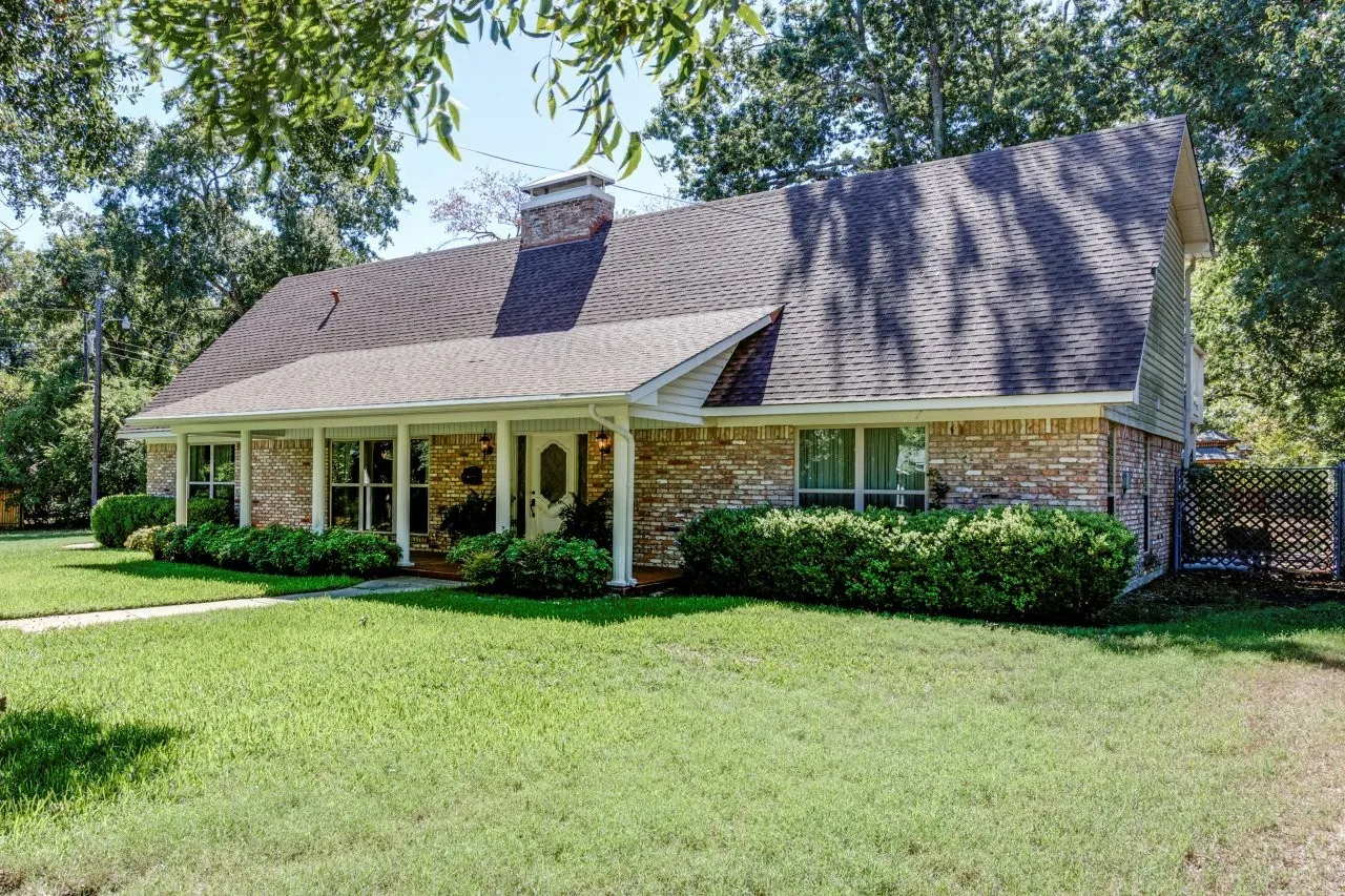 Single Family Residence For Sale in Kaufman County , 403 Johnson Street, Terrell, Texas 75160, 5 Bedroom, 4 Bathroom, 2 Garage spaces, 3,077 Sqft, built in 1975, mls#21405726, Real Estate Agent in Terrell, Homes For Sale in Kaufman county, Homes For Sale in Terrell, Realtor in Terrell Texas, Real Estate Brokerage Independent Realty Texas, Luminita Cordes Realtor