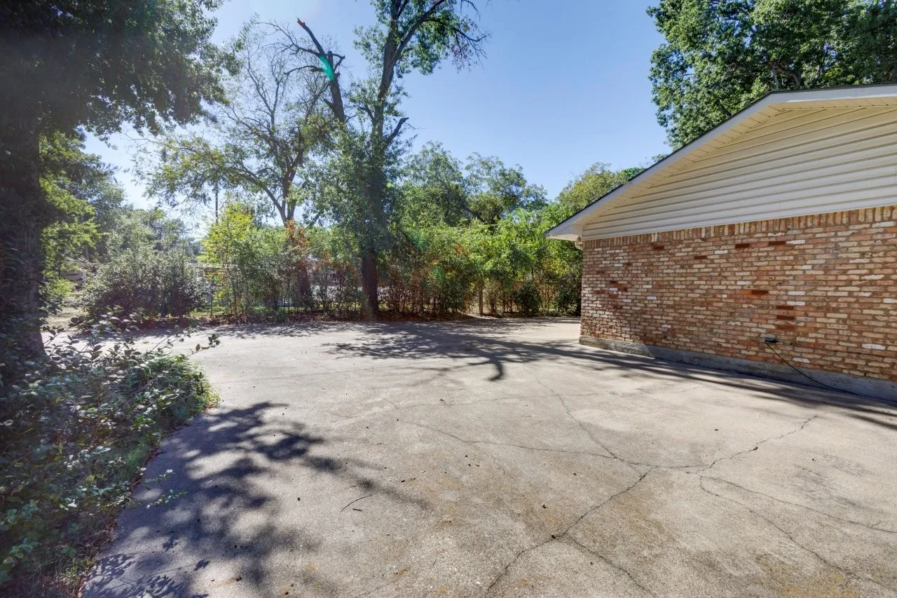 Single Family Residence For Sale in Kaufman County , 403 Johnson Street, Terrell, Texas 75160, 5 Bedroom, 4 Bathroom, 2 Garage spaces, 3,077 Sqft, built in 1975, mls#21405726, Real Estate Agent in Terrell, Homes For Sale in Kaufman county, Homes For Sale in Terrell, Realtor in Terrell Texas, Real Estate Brokerage Independent Realty Texas, Luminita Cordes Realtor