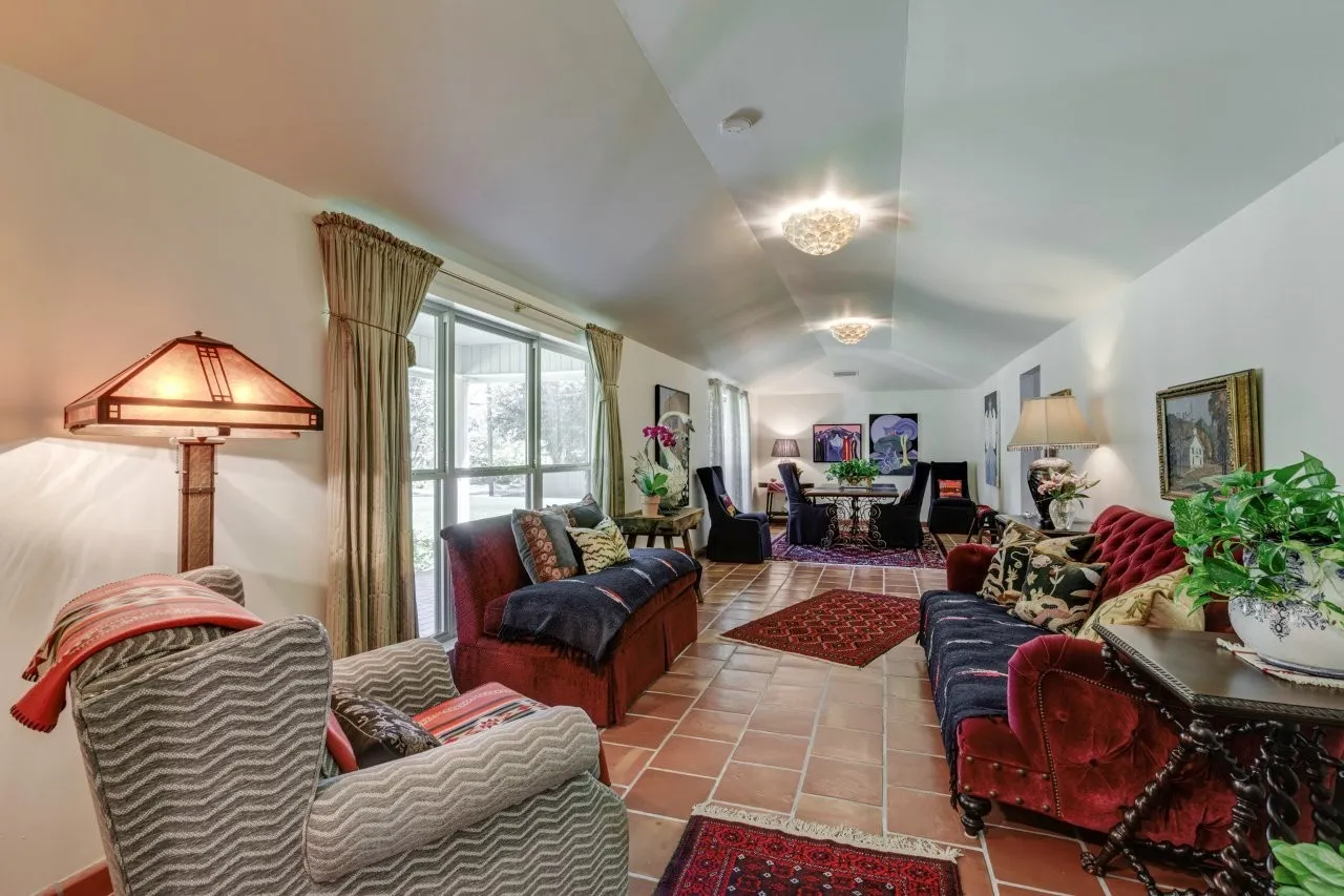 Single Family Residence For Sale in Kaufman County , 403 Johnson Street, Terrell, Texas 75160, 5 Bedroom, 4 Bathroom, 2 Garage spaces, 3,077 Sqft, built in 1975, mls#21405726, Real Estate Agent in Terrell, Homes For Sale in Kaufman county, Homes For Sale in Terrell, Realtor in Terrell Texas, Real Estate Brokerage Independent Realty Texas, Luminita Cordes Realtor