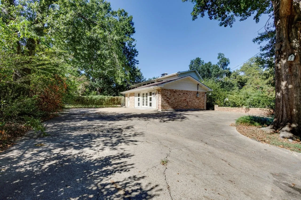 Single Family Residence For Sale in Kaufman County , 403 Johnson Street, Terrell, Texas 75160, 5 Bedroom, 4 Bathroom, 2 Garage spaces, 3,077 Sqft, built in 1975, mls#21405726, Real Estate Agent in Terrell, Homes For Sale in Kaufman county, Homes For Sale in Terrell, Realtor in Terrell Texas, Real Estate Brokerage Independent Realty Texas, Luminita Cordes Realtor