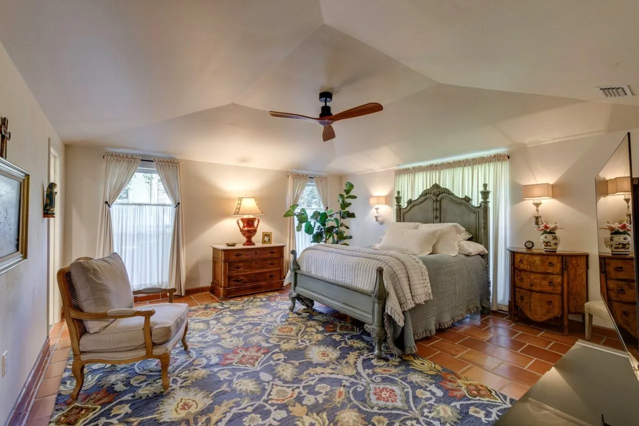 Single Family Residence For Sale in Kaufman County , 403 Johnson Street, Terrell, Texas 75160, 5 Bedroom, 4 Bathroom, 2 Garage spaces, 3,077 Sqft, built in 1975, mls#21405726, Real Estate Agent in Terrell, Homes For Sale in Kaufman county, Homes For Sale in Terrell, Realtor in Terrell Texas, Real Estate Brokerage Independent Realty Texas, Luminita Cordes Realtor