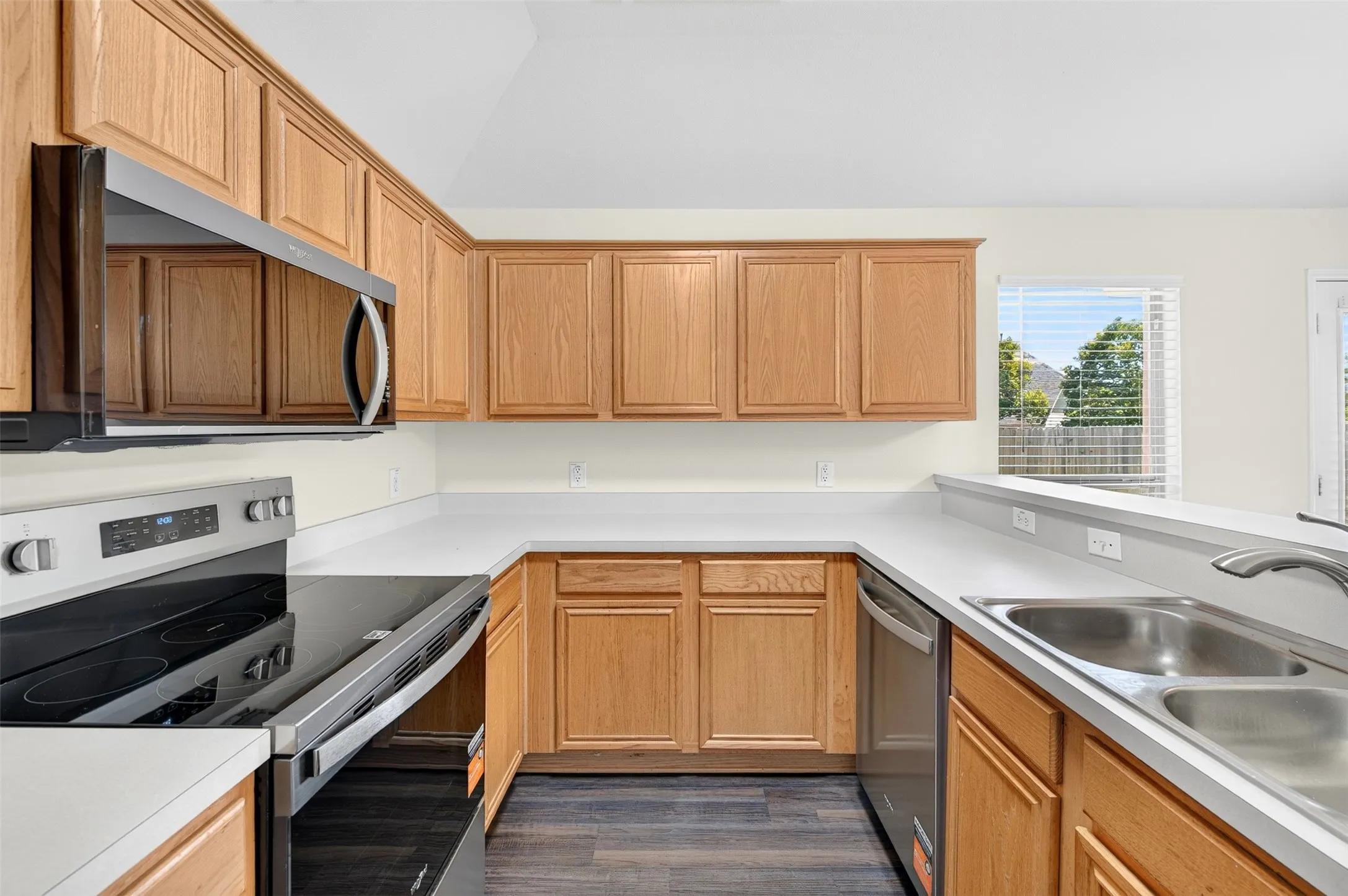 Single Family Residence For Sale in Collin County , 2724 Douglas Drive, Mc Kinney, Texas 75071, 3 Bedroom, 2 Bathroom, 2 Garage spaces, 1,369 Sqft, built in 2004, mls#21403495, Real Estate Agent in Mc Kinney, Homes For Sale in Collin county, Homes For Sale in Mc Kinney, Realtor in Mc Kinney Texas, Real Estate Brokerage Independent Realty Texas, Luminita Cordes Realtor