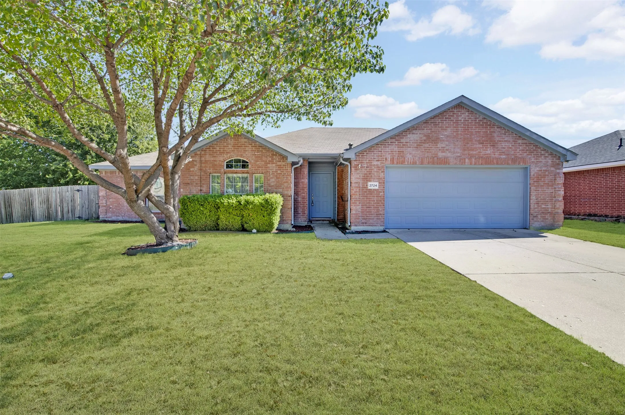 Single Family Residence For Sale in Collin County , 2724 Douglas Drive, Mc Kinney, Texas 75071, 3 Bedroom, 2 Bathroom, 2 Garage spaces, 1,369 Sqft, built in 2004, mls#21403495, Real Estate Agent in Mc Kinney, Homes For Sale in Collin county, Homes For Sale in Mc Kinney, Realtor in Mc Kinney Texas, Real Estate Brokerage Independent Realty Texas, Luminita Cordes Realtor