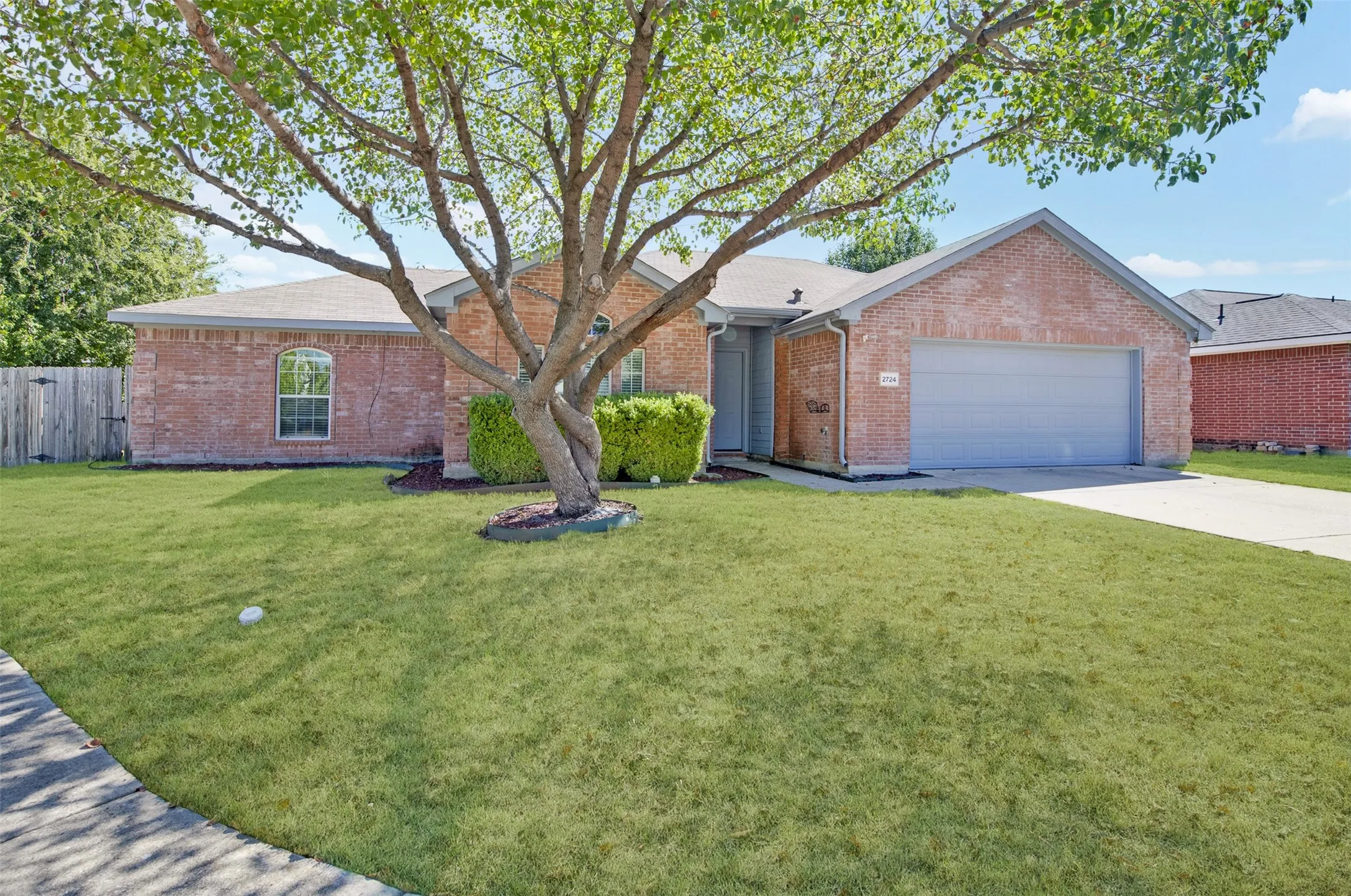 Single Family Residence For Sale in Collin County , 2724 Douglas Drive, Mc Kinney, Texas 75071, 3 Bedroom, 2 Bathroom, 2 Garage spaces, 1,369 Sqft, built in 2004, mls#21403495, Real Estate Agent in Mc Kinney, Homes For Sale in Collin county, Homes For Sale in Mc Kinney, Realtor in Mc Kinney Texas, Real Estate Brokerage Independent Realty Texas, Luminita Cordes Realtor