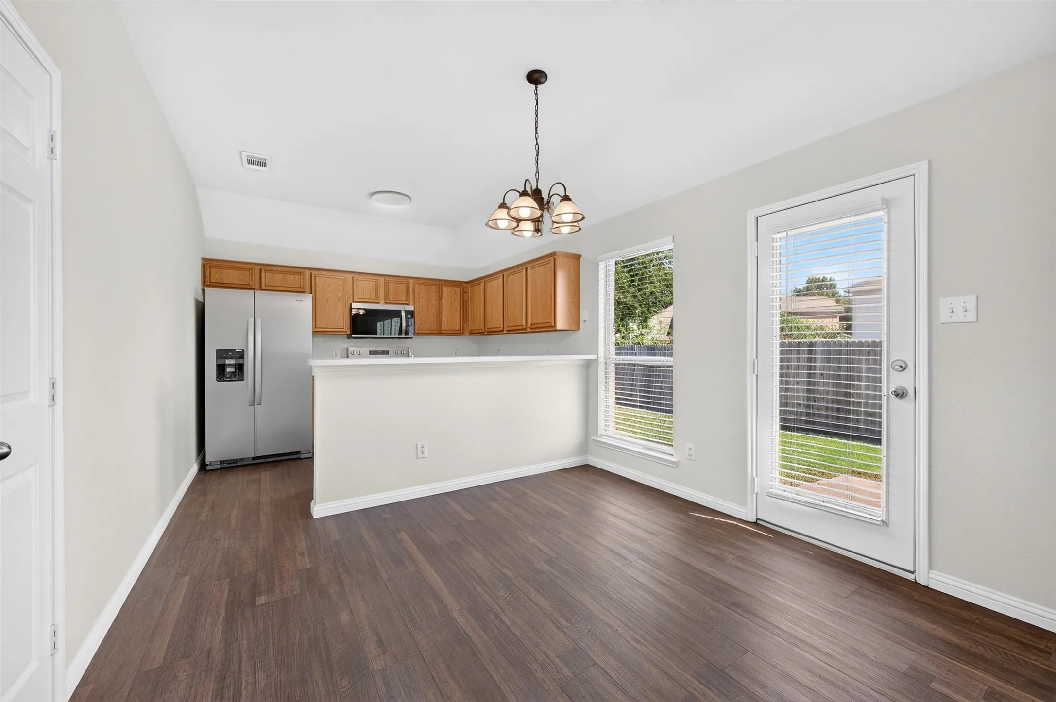Single Family Residence For Sale in Collin County , 2724 Douglas Drive, Mc Kinney, Texas 75071, 3 Bedroom, 2 Bathroom, 2 Garage spaces, 1,369 Sqft, built in 2004, mls#21403495, Real Estate Agent in Mc Kinney, Homes For Sale in Collin county, Homes For Sale in Mc Kinney, Realtor in Mc Kinney Texas, Real Estate Brokerage Independent Realty Texas, Luminita Cordes Realtor