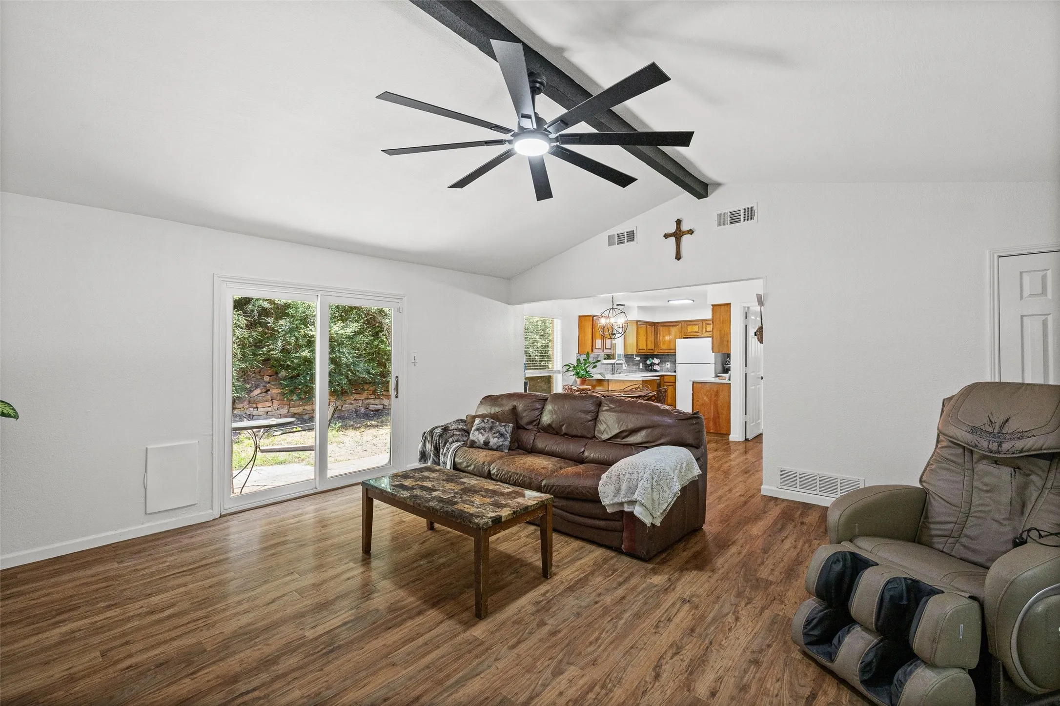 Single Family Residence For Rent in Tarrant County , 3905 Driskell Boulevard, Fort Worth, Texas 76107, 3 Bedroom, 2 Bathroom, 2 Garage spaces, 1,493 Sqft, built in 1986, mls#21405734, Real Estate Agent in Fort Worth, Homes For Rent in Tarrant county, Homes For Rent in Fort Worth, Realtor in Fort Worth Texas, Real Estate Brokerage Independent Realty Texas, Luminita Cordes Realtor