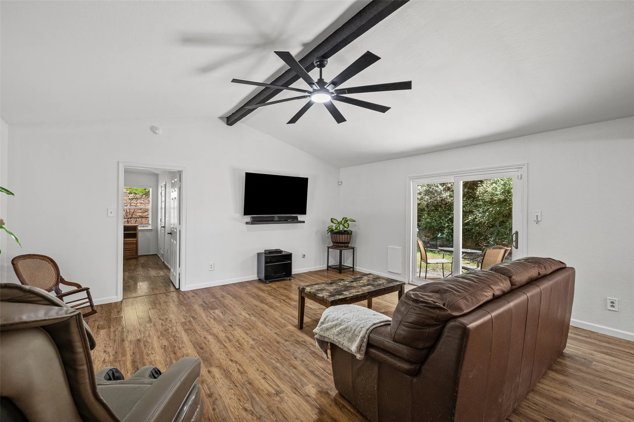 Single Family Residence For Rent in Tarrant County , 3905 Driskell Boulevard, Fort Worth, Texas 76107, 3 Bedroom, 2 Bathroom, 2 Garage spaces, 1,493 Sqft, built in 1986, mls#21405734, Real Estate Agent in Fort Worth, Homes For Rent in Tarrant county, Homes For Rent in Fort Worth, Realtor in Fort Worth Texas, Real Estate Brokerage Independent Realty Texas, Luminita Cordes Realtor