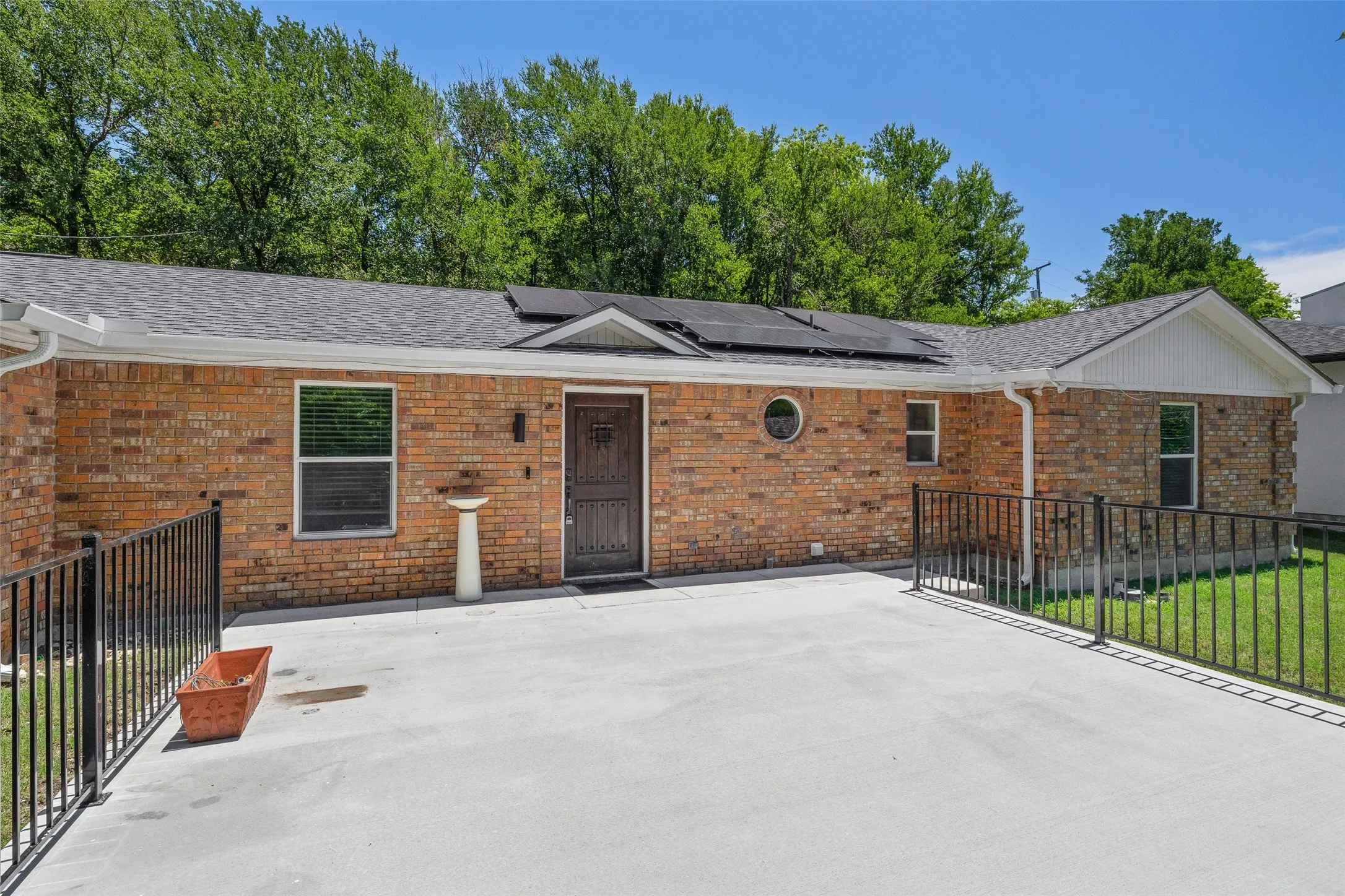 Single Family Residence For Rent in Tarrant County , 3905 Driskell Boulevard, Fort Worth, Texas 76107, 3 Bedroom, 2 Bathroom, 2 Garage spaces, 1,493 Sqft, built in 1986, mls#21405734, Real Estate Agent in Fort Worth, Homes For Rent in Tarrant county, Homes For Rent in Fort Worth, Realtor in Fort Worth Texas, Real Estate Brokerage Independent Realty Texas, Luminita Cordes Realtor