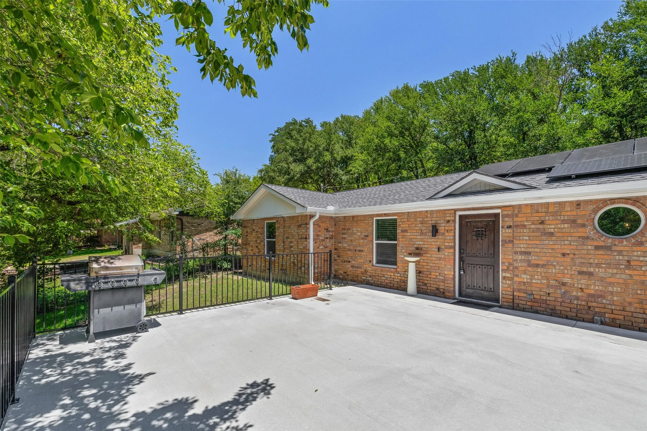 Single Family Residence For Rent in Tarrant County , 3905 Driskell Boulevard, Fort Worth, Texas 76107, 3 Bedroom, 2 Bathroom, 2 Garage spaces, 1,493 Sqft, built in 1986, mls#21405734, Real Estate Agent in Fort Worth, Homes For Rent in Tarrant county, Homes For Rent in Fort Worth, Realtor in Fort Worth Texas, Real Estate Brokerage Independent Realty Texas, Luminita Cordes Realtor