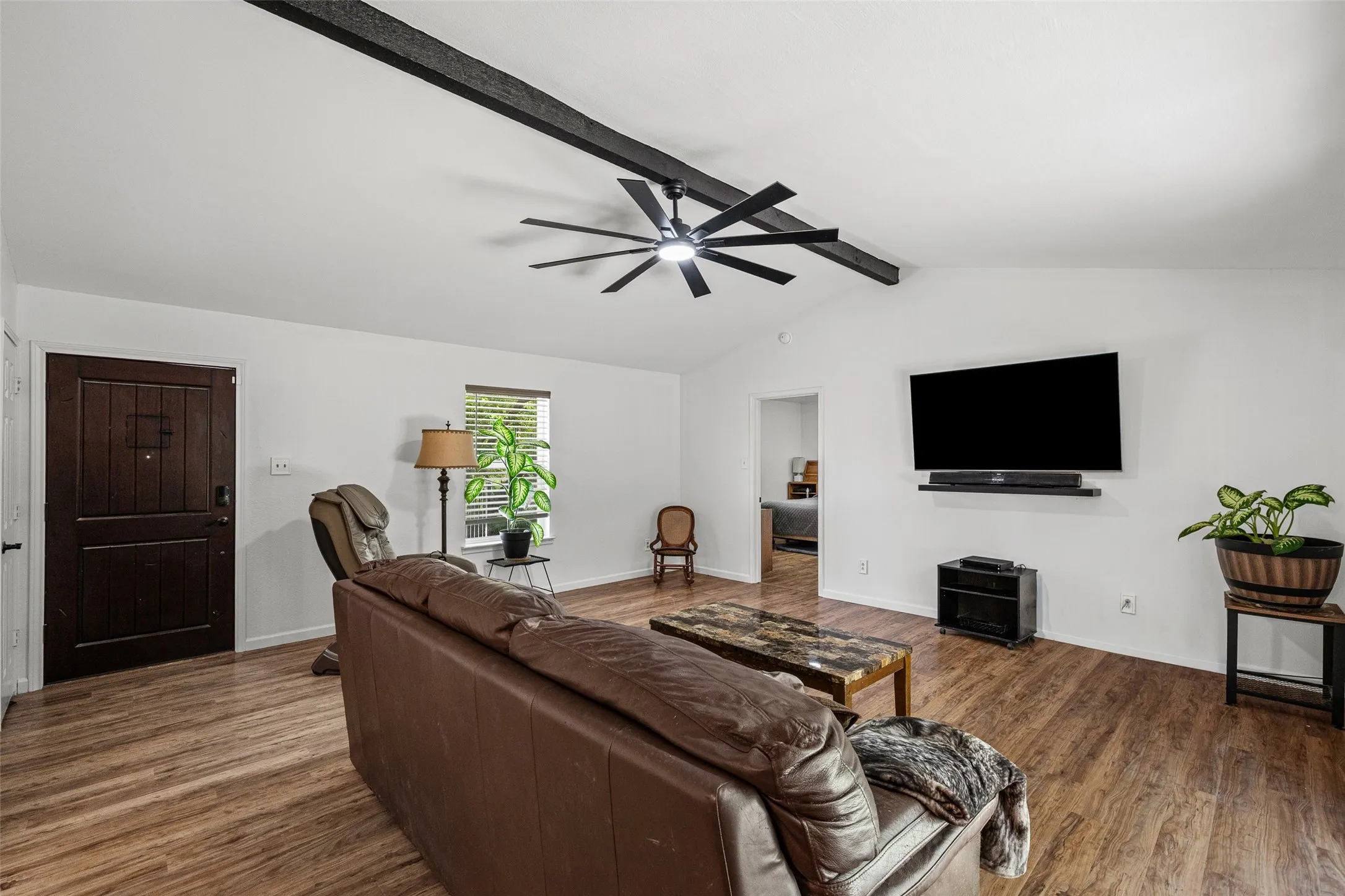 Single Family Residence For Rent in Tarrant County , 3905 Driskell Boulevard, Fort Worth, Texas 76107, 3 Bedroom, 2 Bathroom, 2 Garage spaces, 1,493 Sqft, built in 1986, mls#21405734, Real Estate Agent in Fort Worth, Homes For Rent in Tarrant county, Homes For Rent in Fort Worth, Realtor in Fort Worth Texas, Real Estate Brokerage Independent Realty Texas, Luminita Cordes Realtor