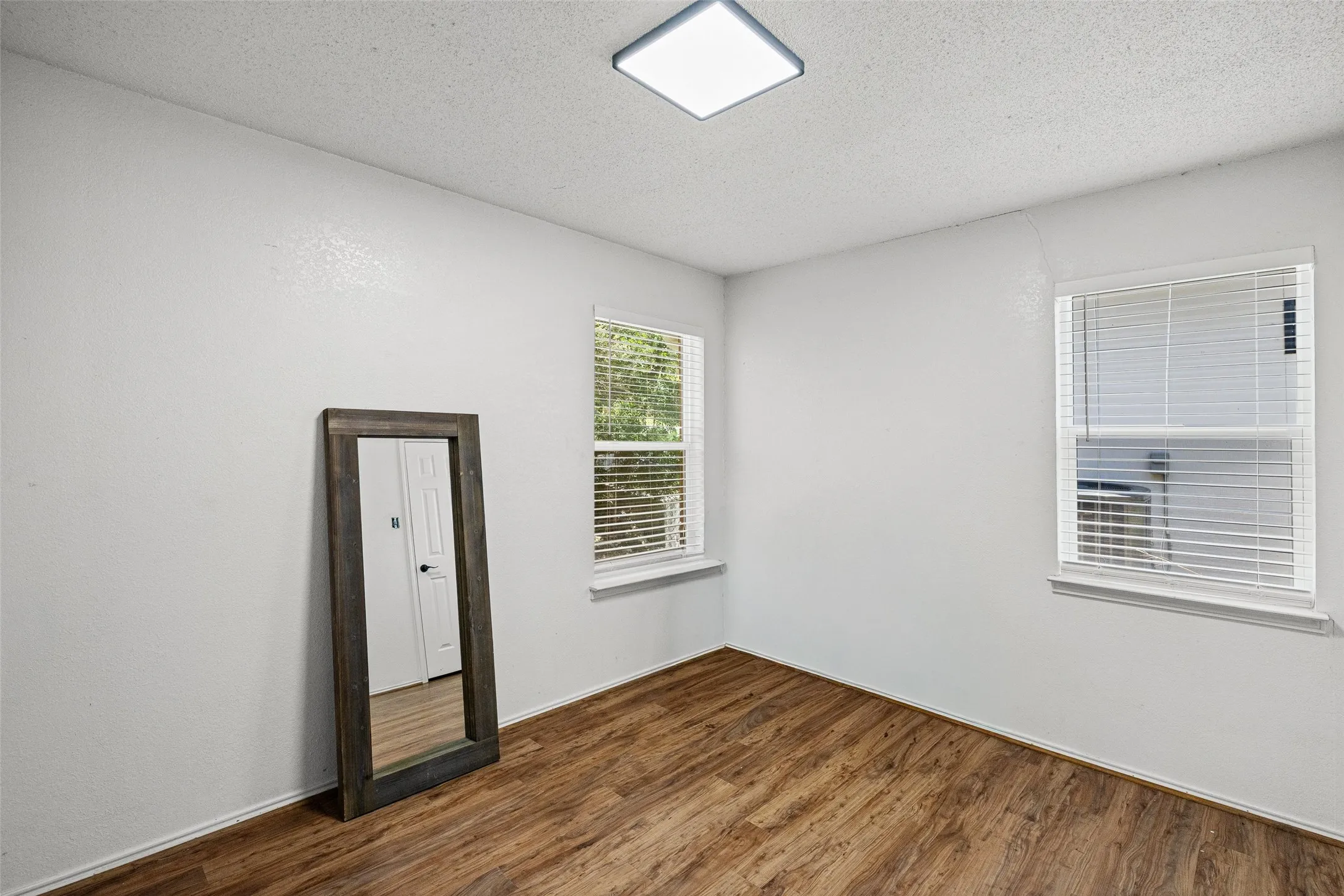 Single Family Residence For Rent in Tarrant County , 3905 Driskell Boulevard, Fort Worth, Texas 76107, 3 Bedroom, 2 Bathroom, 2 Garage spaces, 1,493 Sqft, built in 1986, mls#21405734, Real Estate Agent in Fort Worth, Homes For Rent in Tarrant county, Homes For Rent in Fort Worth, Realtor in Fort Worth Texas, Real Estate Brokerage Independent Realty Texas, Luminita Cordes Realtor