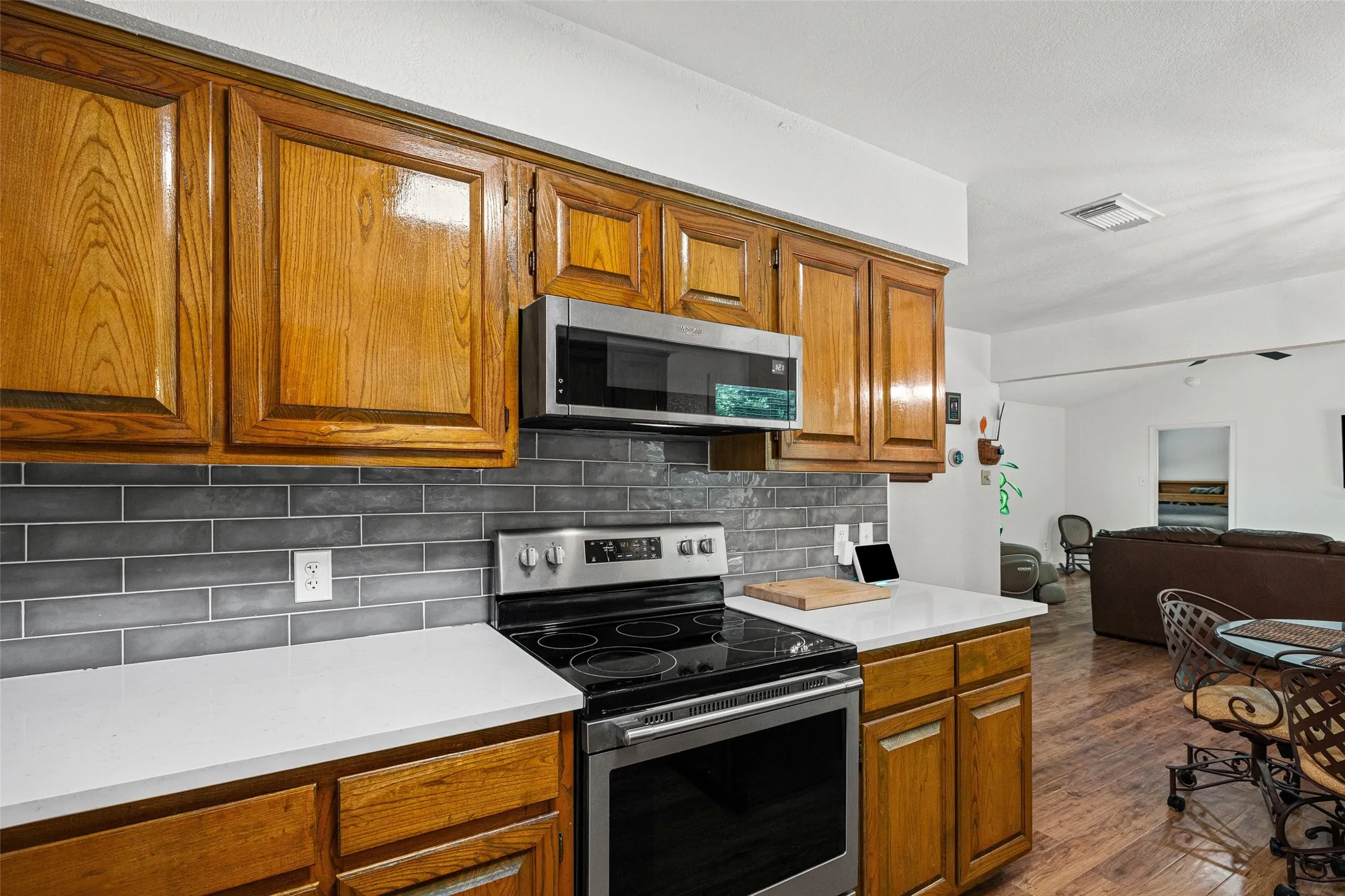 Single Family Residence For Rent in Tarrant County , 3905 Driskell Boulevard, Fort Worth, Texas 76107, 3 Bedroom, 2 Bathroom, 2 Garage spaces, 1,493 Sqft, built in 1986, mls#21405734, Real Estate Agent in Fort Worth, Homes For Rent in Tarrant county, Homes For Rent in Fort Worth, Realtor in Fort Worth Texas, Real Estate Brokerage Independent Realty Texas, Luminita Cordes Realtor
