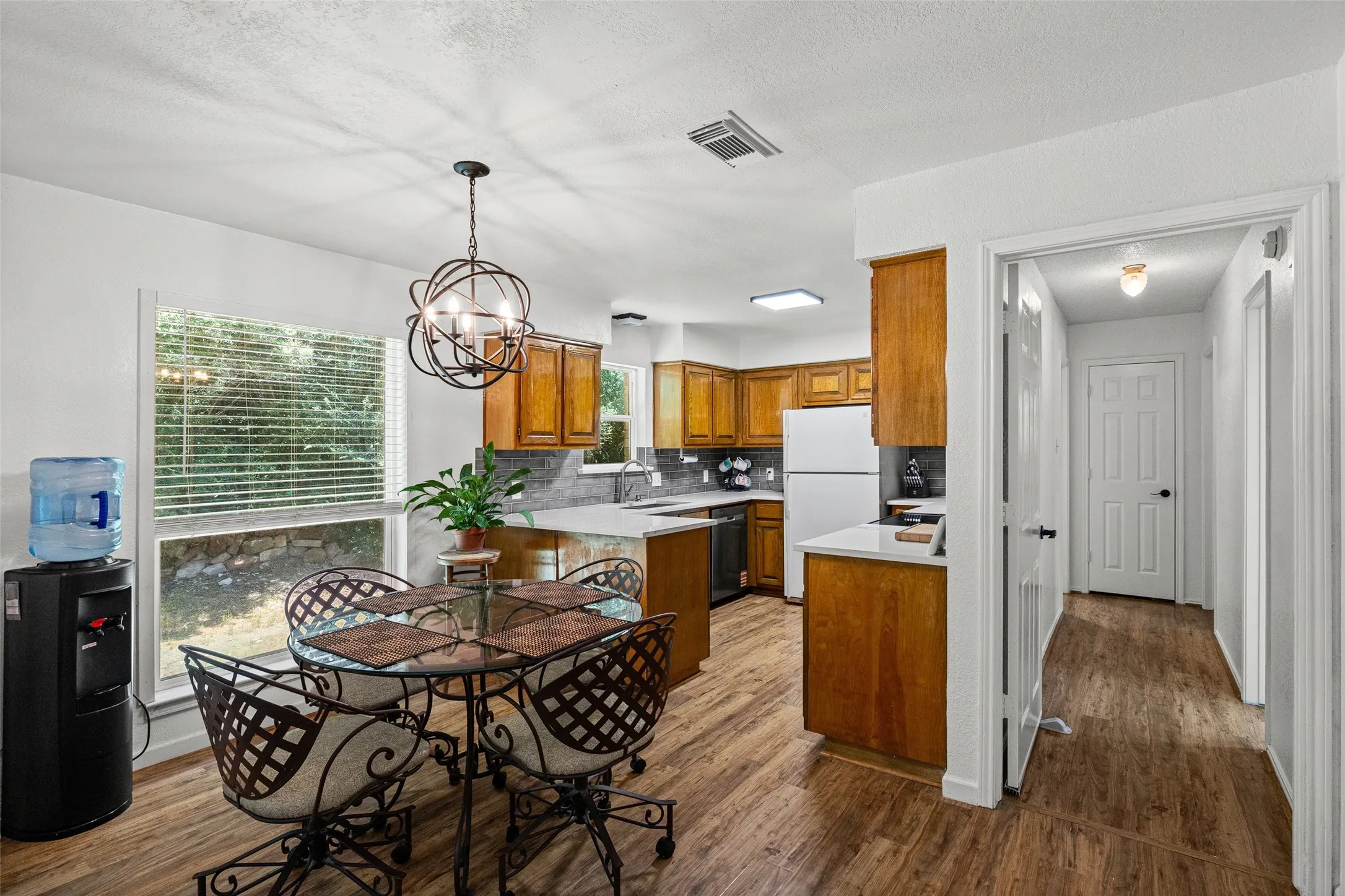 Single Family Residence For Rent in Tarrant County , 3905 Driskell Boulevard, Fort Worth, Texas 76107, 3 Bedroom, 2 Bathroom, 2 Garage spaces, 1,493 Sqft, built in 1986, mls#21405734, Real Estate Agent in Fort Worth, Homes For Rent in Tarrant county, Homes For Rent in Fort Worth, Realtor in Fort Worth Texas, Real Estate Brokerage Independent Realty Texas, Luminita Cordes Realtor