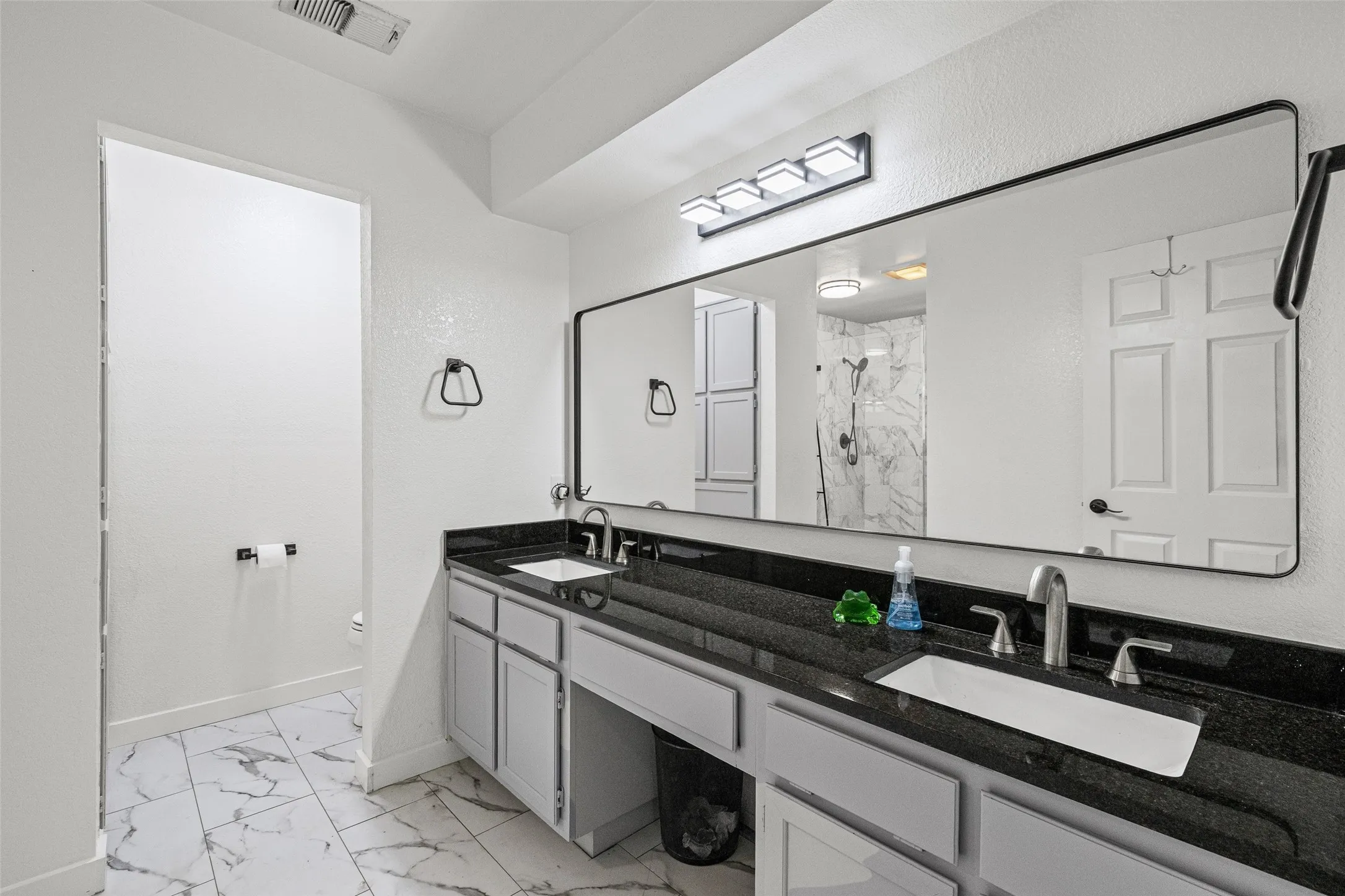 Single Family Residence For Rent in Tarrant County , 3905 Driskell Boulevard, Fort Worth, Texas 76107, 3 Bedroom, 2 Bathroom, 2 Garage spaces, 1,493 Sqft, built in 1986, mls#21405734, Real Estate Agent in Fort Worth, Homes For Rent in Tarrant county, Homes For Rent in Fort Worth, Realtor in Fort Worth Texas, Real Estate Brokerage Independent Realty Texas, Luminita Cordes Realtor
