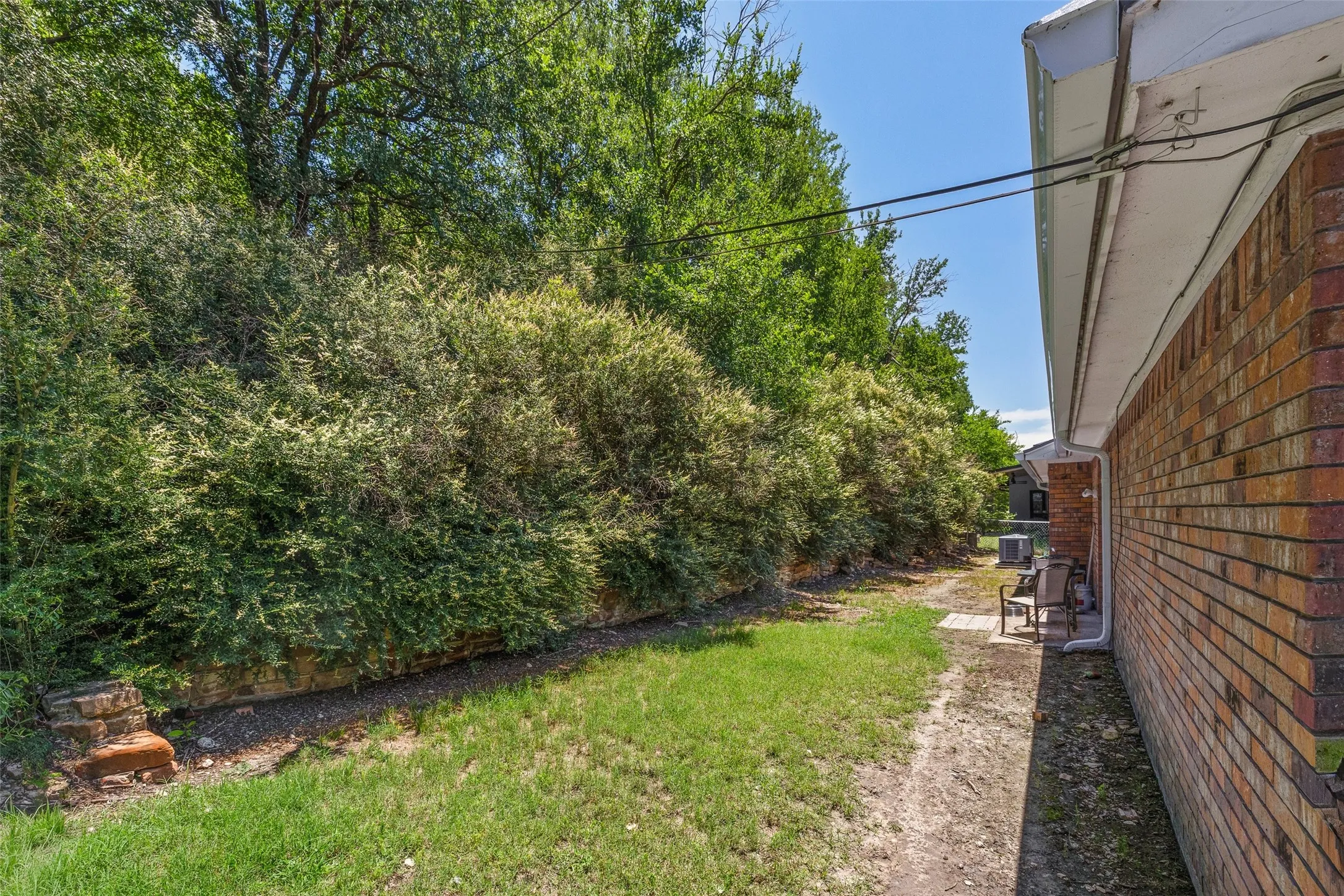 Single Family Residence For Rent in Tarrant County , 3905 Driskell Boulevard, Fort Worth, Texas 76107, 3 Bedroom, 2 Bathroom, 2 Garage spaces, 1,493 Sqft, built in 1986, mls#21405734, Real Estate Agent in Fort Worth, Homes For Rent in Tarrant county, Homes For Rent in Fort Worth, Realtor in Fort Worth Texas, Real Estate Brokerage Independent Realty Texas, Luminita Cordes Realtor