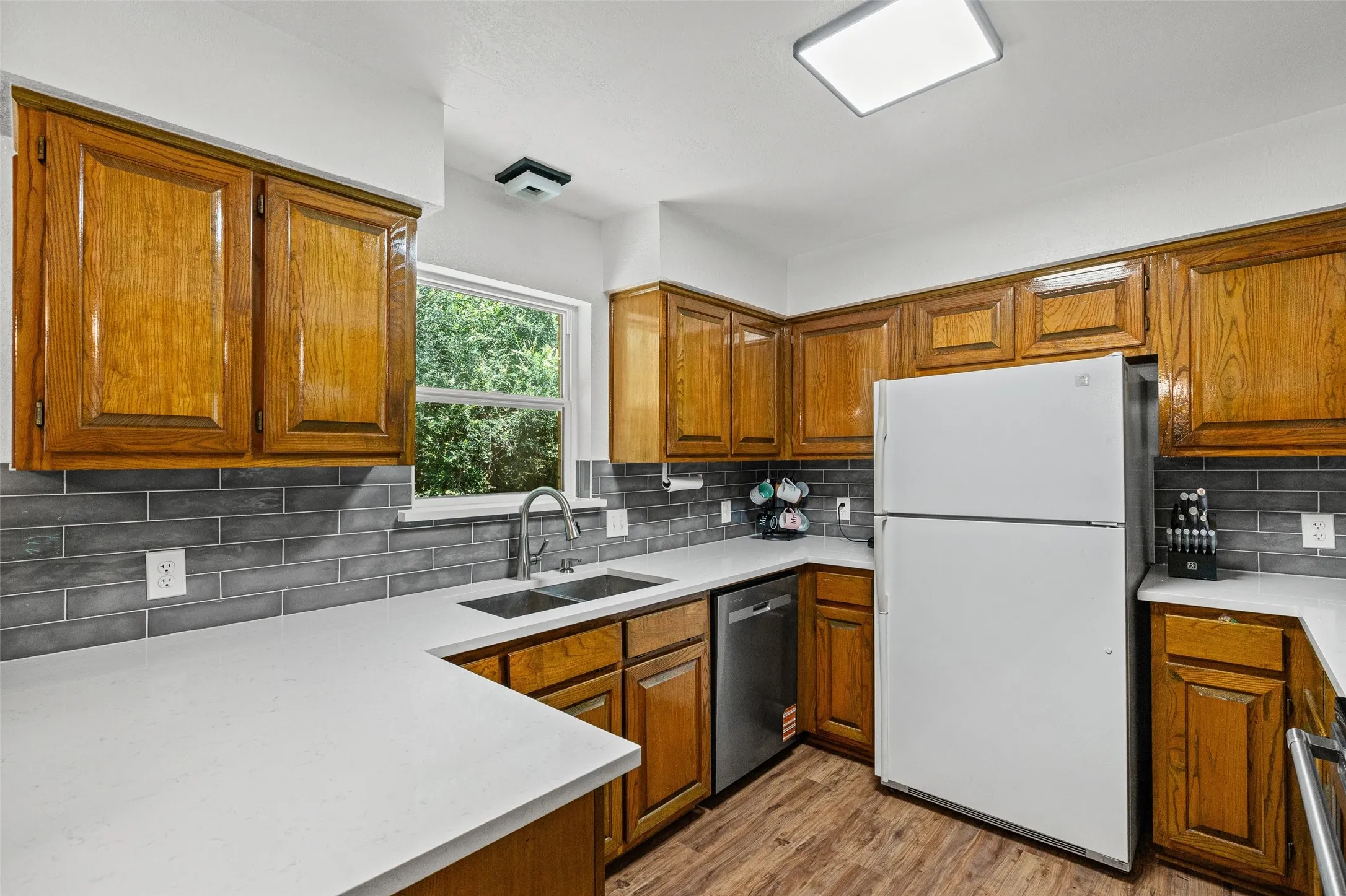 Single Family Residence For Rent in Tarrant County , 3905 Driskell Boulevard, Fort Worth, Texas 76107, 3 Bedroom, 2 Bathroom, 2 Garage spaces, 1,493 Sqft, built in 1986, mls#21405734, Real Estate Agent in Fort Worth, Homes For Rent in Tarrant county, Homes For Rent in Fort Worth, Realtor in Fort Worth Texas, Real Estate Brokerage Independent Realty Texas, Luminita Cordes Realtor