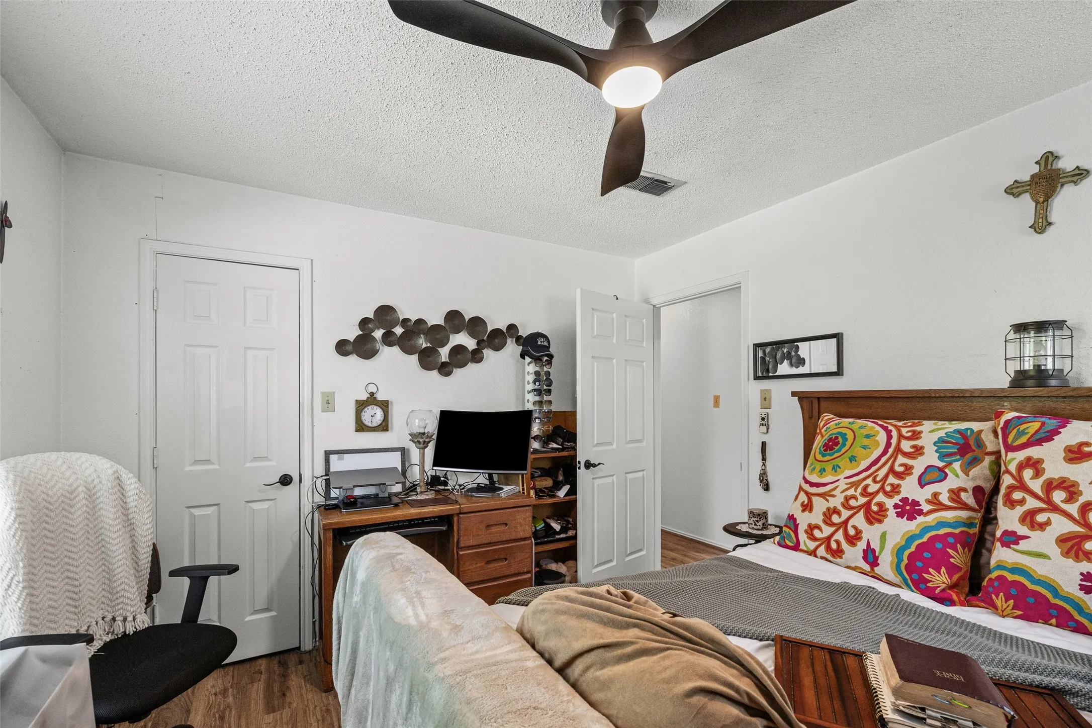 Single Family Residence For Rent in Tarrant County , 3905 Driskell Boulevard, Fort Worth, Texas 76107, 3 Bedroom, 2 Bathroom, 2 Garage spaces, 1,493 Sqft, built in 1986, mls#21405734, Real Estate Agent in Fort Worth, Homes For Rent in Tarrant county, Homes For Rent in Fort Worth, Realtor in Fort Worth Texas, Real Estate Brokerage Independent Realty Texas, Luminita Cordes Realtor