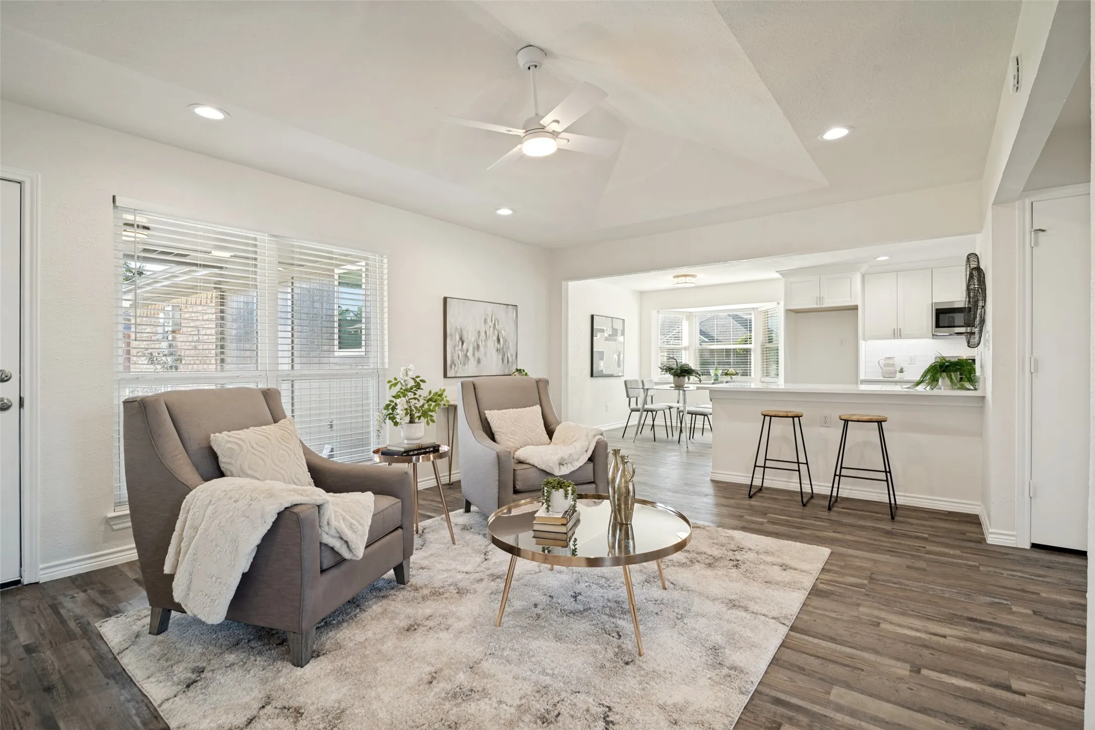 Single Family Residence For Sale in Dallas County , 4410 Meadowview Drive, Mesquite, Texas 75150, 3 Bedroom, 3 Bathroom, 2 Garage spaces, 2,121 Sqft, built in 1983, mls#21403168, Real Estate Agent in Mesquite, Homes For Sale in Dallas county, Homes For Sale in Mesquite, Realtor in Mesquite Texas, Real Estate Brokerage Independent Realty Texas, Luminita Cordes Realtor