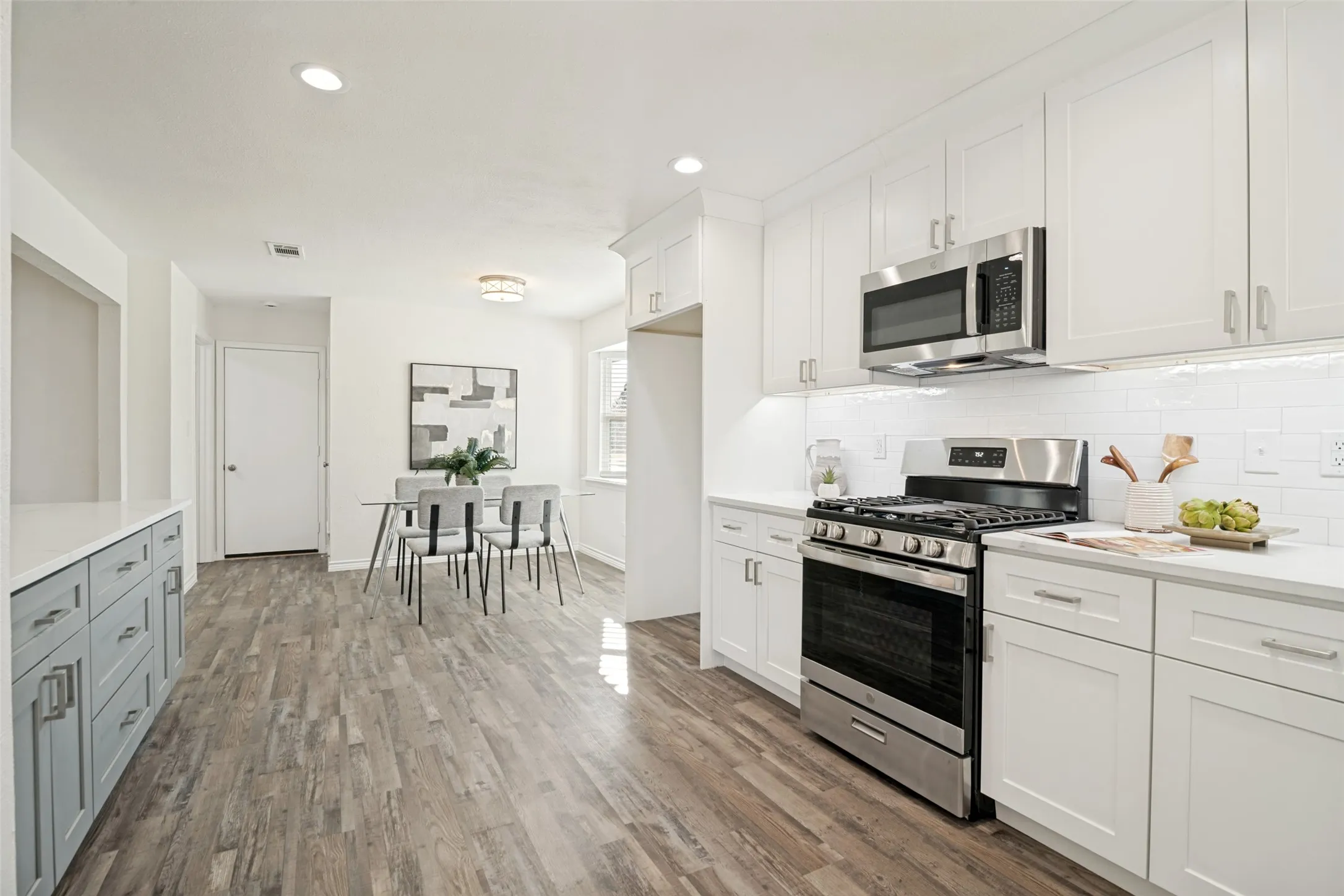 Single Family Residence For Sale in Dallas County , 4410 Meadowview Drive, Mesquite, Texas 75150, 3 Bedroom, 3 Bathroom, 2 Garage spaces, 2,121 Sqft, built in 1983, mls#21403168, Real Estate Agent in Mesquite, Homes For Sale in Dallas county, Homes For Sale in Mesquite, Realtor in Mesquite Texas, Real Estate Brokerage Independent Realty Texas, Luminita Cordes Realtor