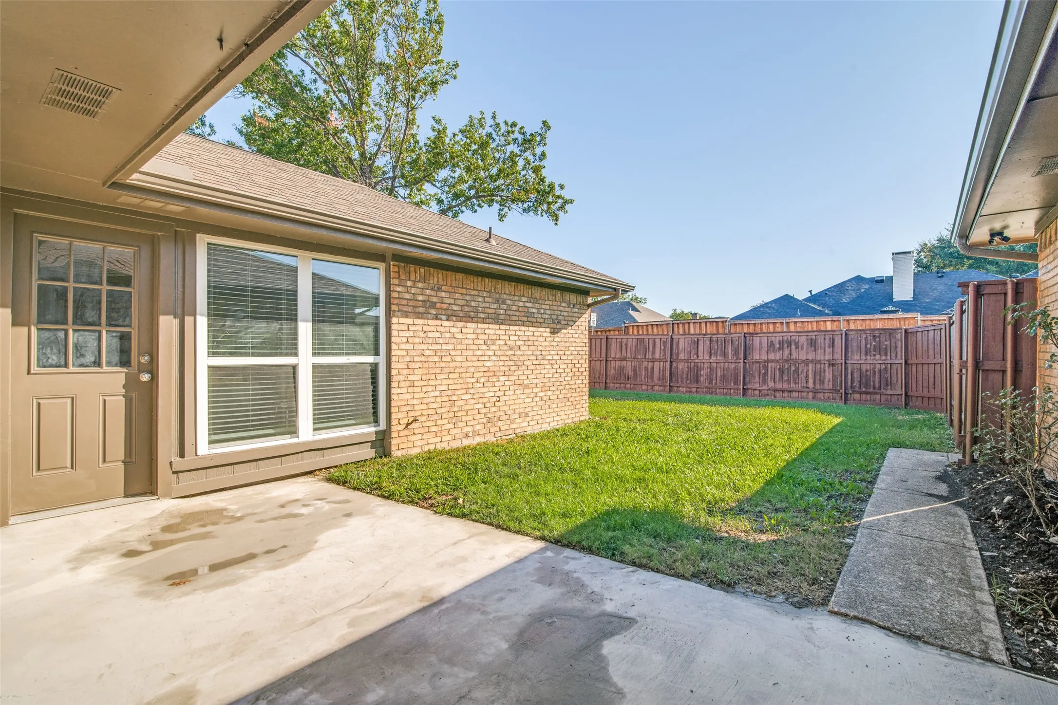 Single Family Residence For Sale in Dallas County , 4410 Meadowview Drive, Mesquite, Texas 75150, 3 Bedroom, 3 Bathroom, 2 Garage spaces, 2,121 Sqft, built in 1983, mls#21403168, Real Estate Agent in Mesquite, Homes For Sale in Dallas county, Homes For Sale in Mesquite, Realtor in Mesquite Texas, Real Estate Brokerage Independent Realty Texas, Luminita Cordes Realtor