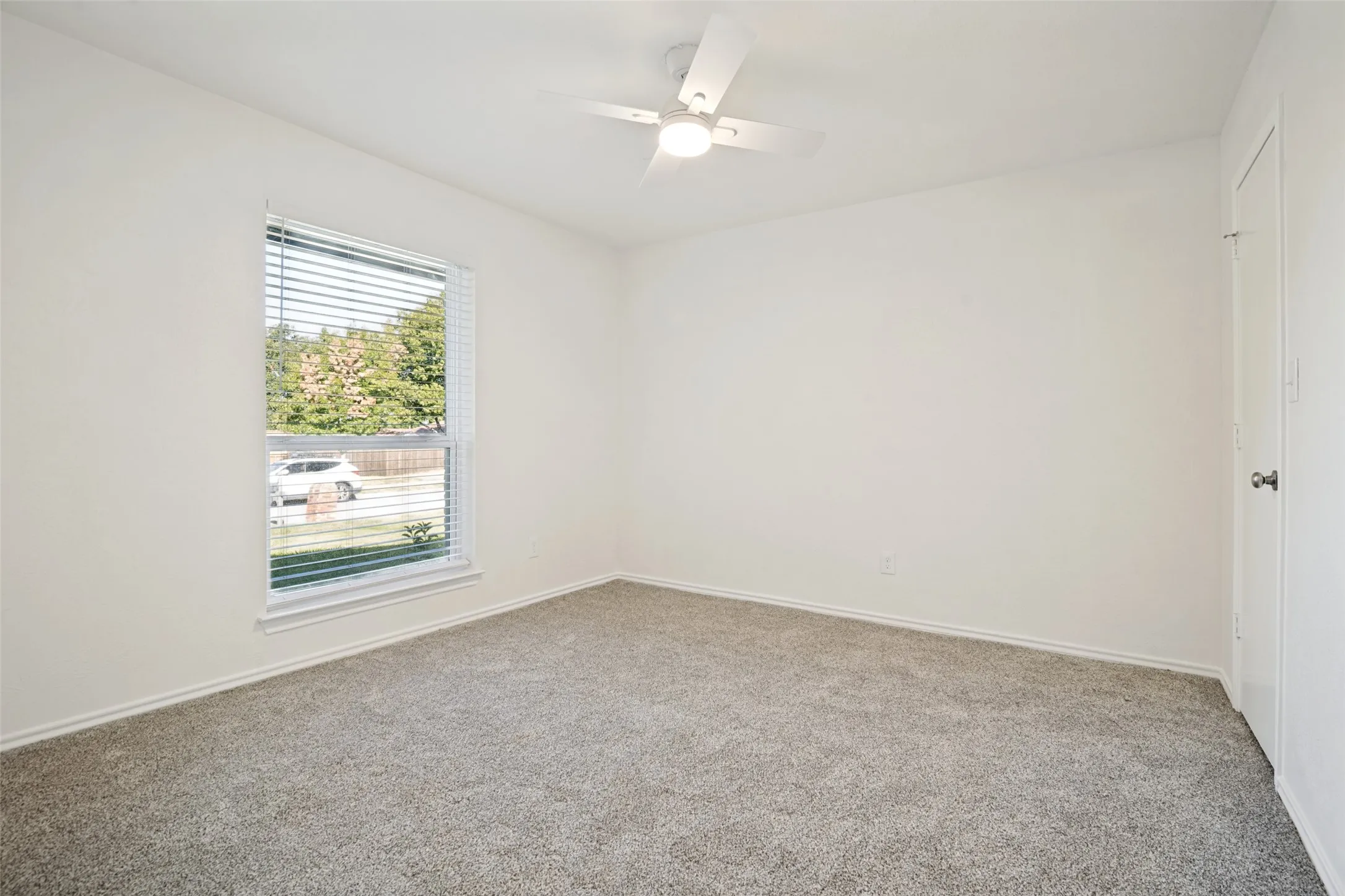 Single Family Residence For Sale in Dallas County , 4410 Meadowview Drive, Mesquite, Texas 75150, 3 Bedroom, 3 Bathroom, 2 Garage spaces, 2,121 Sqft, built in 1983, mls#21403168, Real Estate Agent in Mesquite, Homes For Sale in Dallas county, Homes For Sale in Mesquite, Realtor in Mesquite Texas, Real Estate Brokerage Independent Realty Texas, Luminita Cordes Realtor