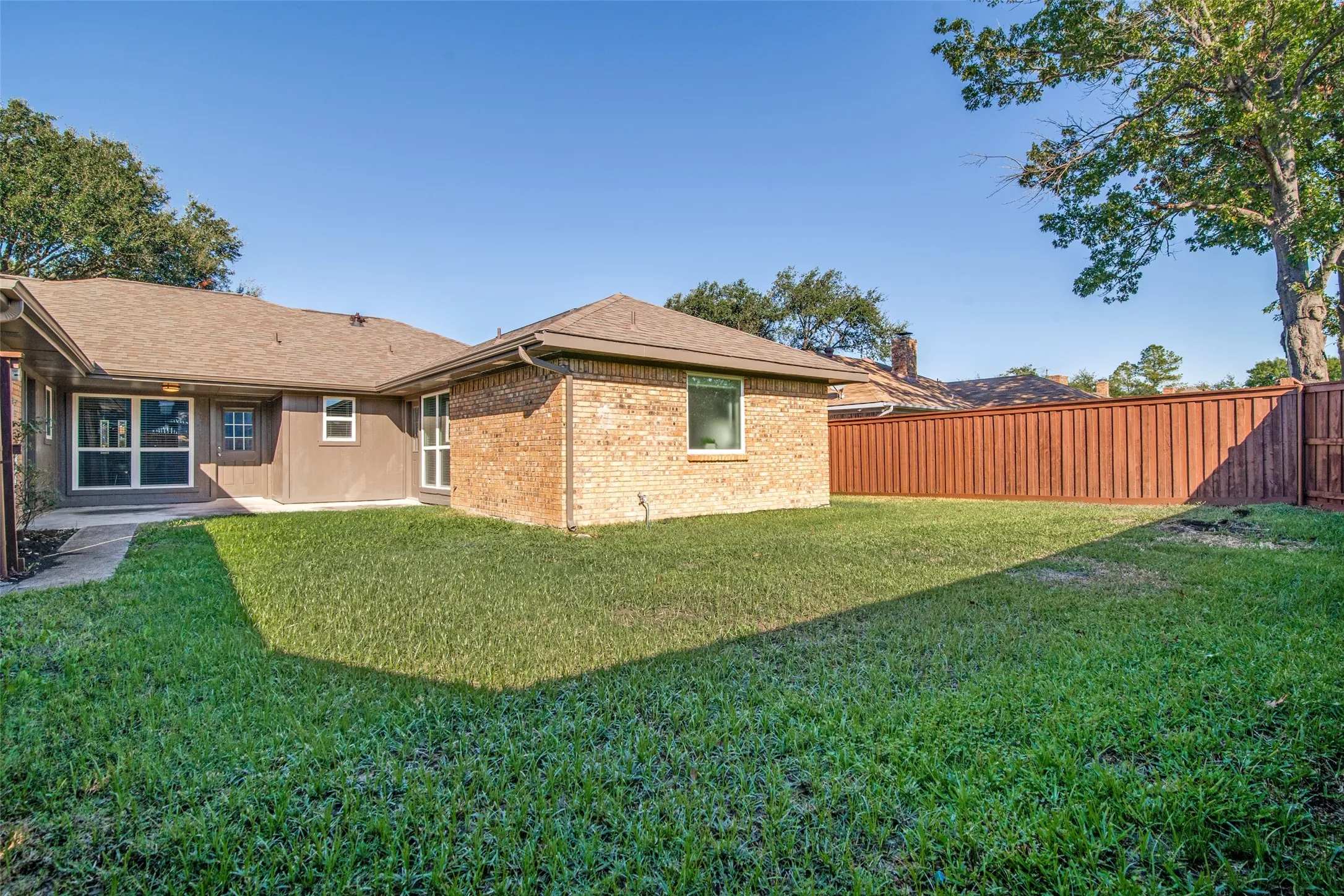 Single Family Residence For Sale in Dallas County , 4410 Meadowview Drive, Mesquite, Texas 75150, 3 Bedroom, 3 Bathroom, 2 Garage spaces, 2,121 Sqft, built in 1983, mls#21403168, Real Estate Agent in Mesquite, Homes For Sale in Dallas county, Homes For Sale in Mesquite, Realtor in Mesquite Texas, Real Estate Brokerage Independent Realty Texas, Luminita Cordes Realtor