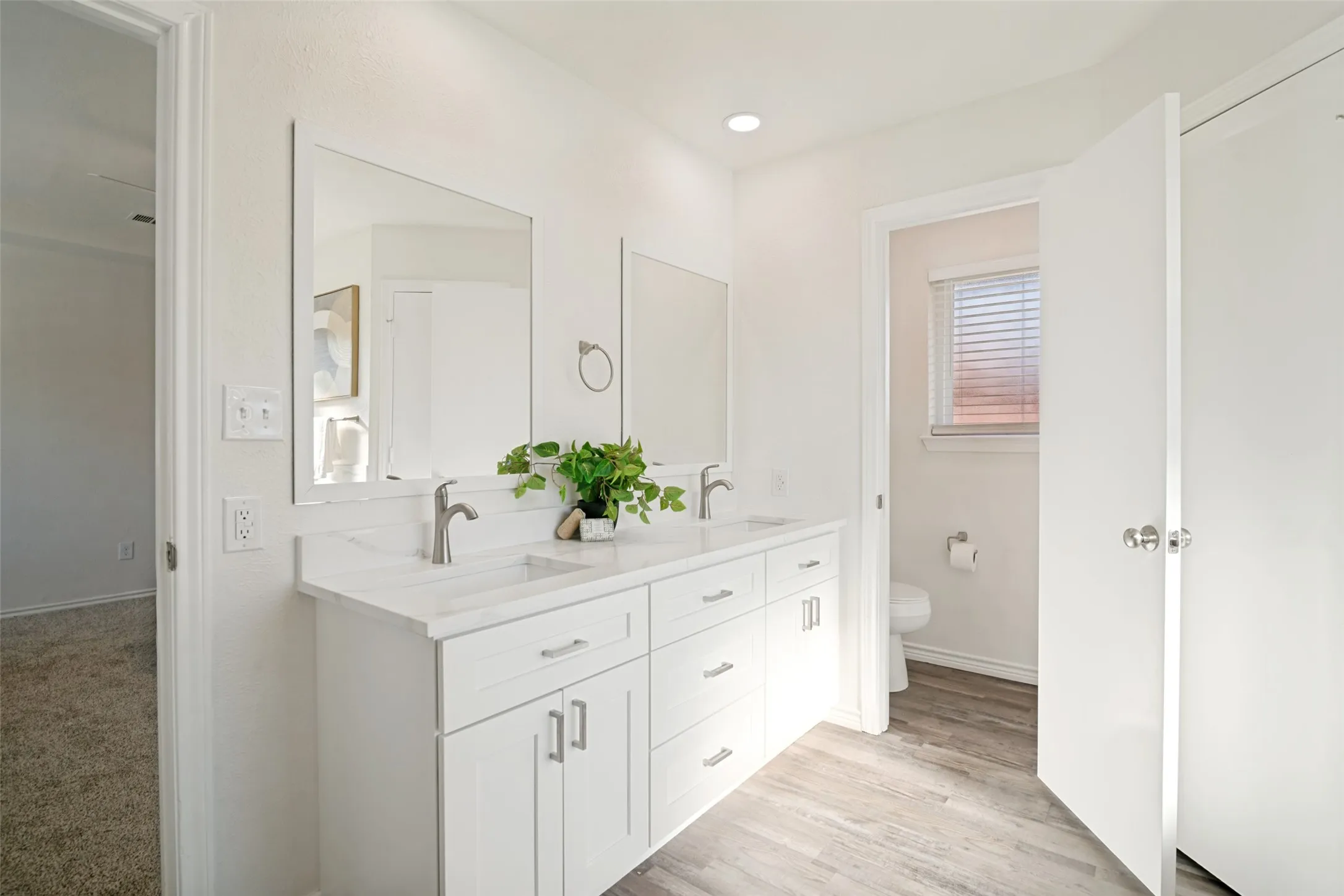 Single Family Residence For Sale in Dallas County , 4410 Meadowview Drive, Mesquite, Texas 75150, 3 Bedroom, 3 Bathroom, 2 Garage spaces, 2,121 Sqft, built in 1983, mls#21403168, Real Estate Agent in Mesquite, Homes For Sale in Dallas county, Homes For Sale in Mesquite, Realtor in Mesquite Texas, Real Estate Brokerage Independent Realty Texas, Luminita Cordes Realtor
