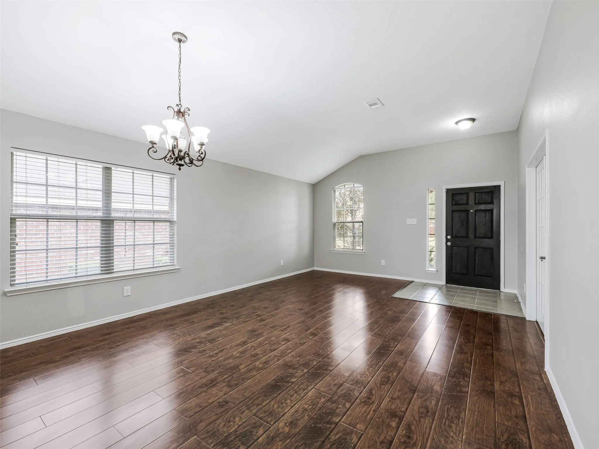 Single Family Residence For Rent in Collin County , 9016 Boone Drive, Mc Kinney, Texas 75071, 3 Bedroom, 2 Bathroom, 2 Garage spaces, 2,065 Sqft, built in 2003, mls#21405171, Real Estate Agent in Mc Kinney, Homes For Rent in Collin county, Homes For Rent in Mc Kinney, Realtor in Mc Kinney Texas, Real Estate Brokerage Independent Realty Texas, Luminita Cordes Realtor