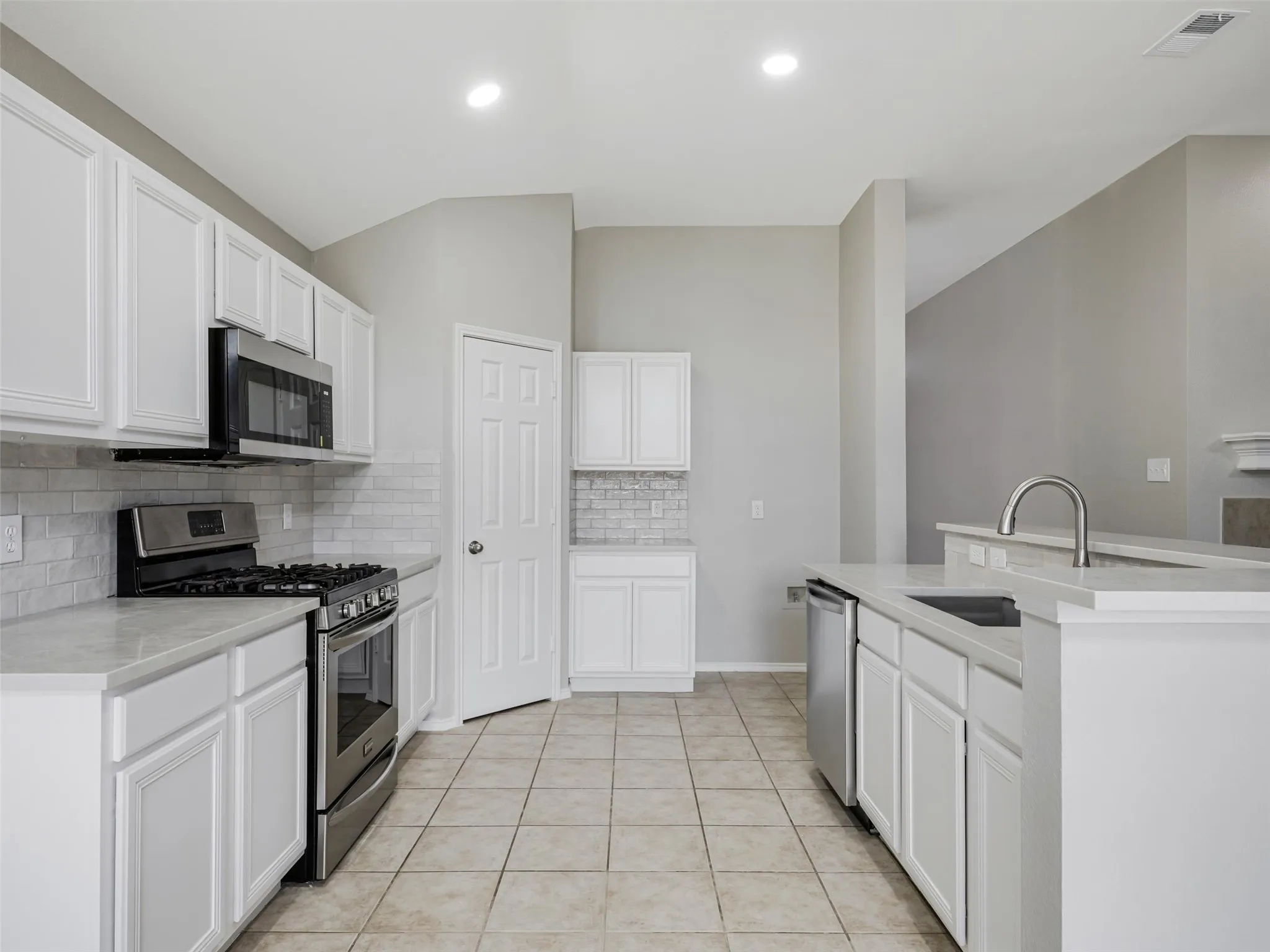 Single Family Residence For Rent in Collin County , 9016 Boone Drive, Mc Kinney, Texas 75071, 3 Bedroom, 2 Bathroom, 2 Garage spaces, 2,065 Sqft, built in 2003, mls#21405171, Real Estate Agent in Mc Kinney, Homes For Rent in Collin county, Homes For Rent in Mc Kinney, Realtor in Mc Kinney Texas, Real Estate Brokerage Independent Realty Texas, Luminita Cordes Realtor