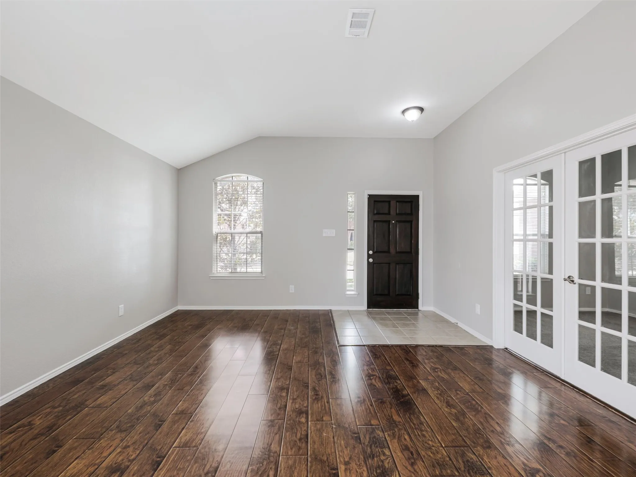 Single Family Residence For Rent in Collin County , 9016 Boone Drive, Mc Kinney, Texas 75071, 3 Bedroom, 2 Bathroom, 2 Garage spaces, 2,065 Sqft, built in 2003, mls#21405171, Real Estate Agent in Mc Kinney, Homes For Rent in Collin county, Homes For Rent in Mc Kinney, Realtor in Mc Kinney Texas, Real Estate Brokerage Independent Realty Texas, Luminita Cordes Realtor