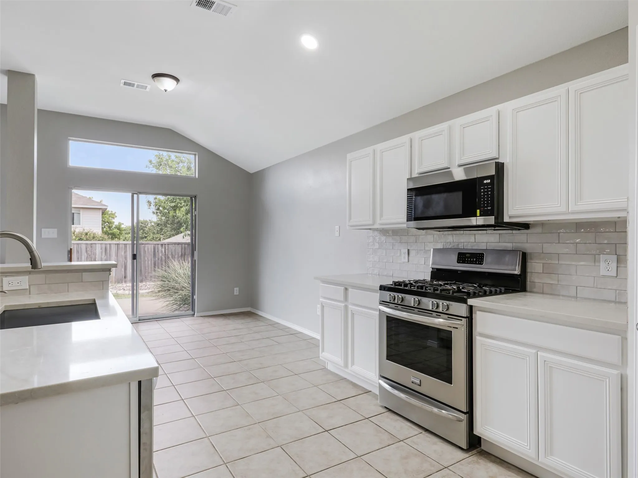 Single Family Residence For Rent in Collin County , 9016 Boone Drive, Mc Kinney, Texas 75071, 3 Bedroom, 2 Bathroom, 2 Garage spaces, 2,065 Sqft, built in 2003, mls#21405171, Real Estate Agent in Mc Kinney, Homes For Rent in Collin county, Homes For Rent in Mc Kinney, Realtor in Mc Kinney Texas, Real Estate Brokerage Independent Realty Texas, Luminita Cordes Realtor