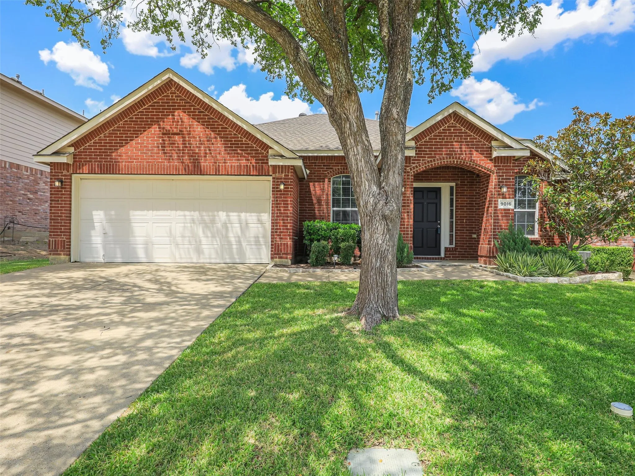 Single Family Residence For Rent in Collin County , 9016 Boone Drive, Mc Kinney, Texas 75071, 3 Bedroom, 2 Bathroom, 2 Garage spaces, 2,065 Sqft, built in 2003, mls#21405171, Real Estate Agent in Mc Kinney, Homes For Rent in Collin county, Homes For Rent in Mc Kinney, Realtor in Mc Kinney Texas, Real Estate Brokerage Independent Realty Texas, Luminita Cordes Realtor