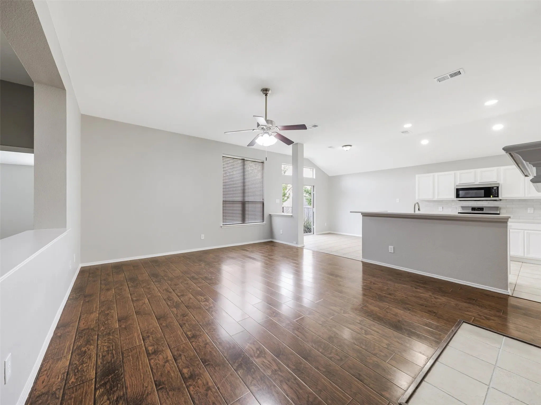 Single Family Residence For Rent in Collin County , 9016 Boone Drive, Mc Kinney, Texas 75071, 3 Bedroom, 2 Bathroom, 2 Garage spaces, 2,065 Sqft, built in 2003, mls#21405171, Real Estate Agent in Mc Kinney, Homes For Rent in Collin county, Homes For Rent in Mc Kinney, Realtor in Mc Kinney Texas, Real Estate Brokerage Independent Realty Texas, Luminita Cordes Realtor